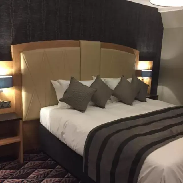 Property building, Bed in The Bell Hotel Aylesbury