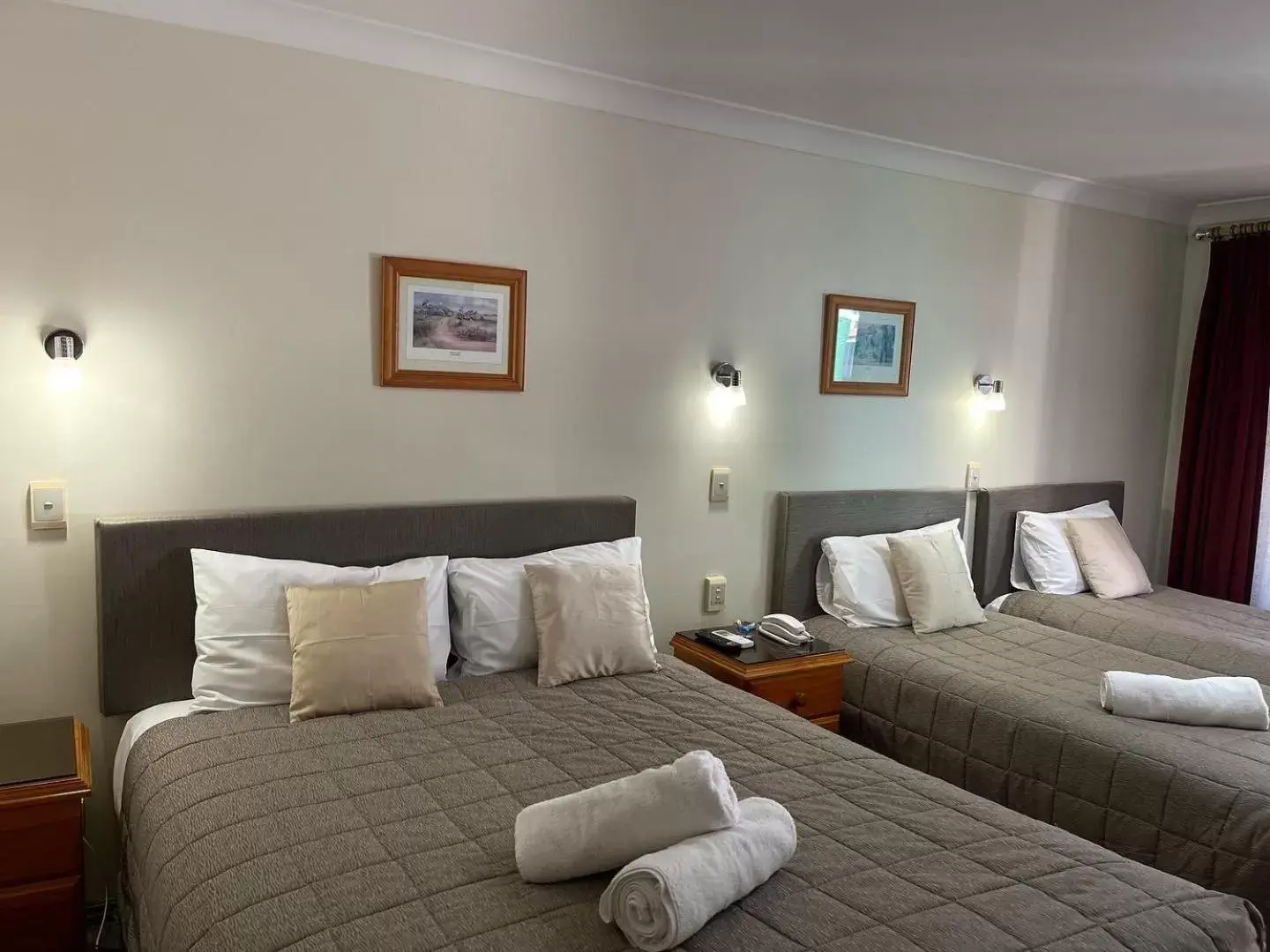 Bed in Sandstock Motor Inn Armidale