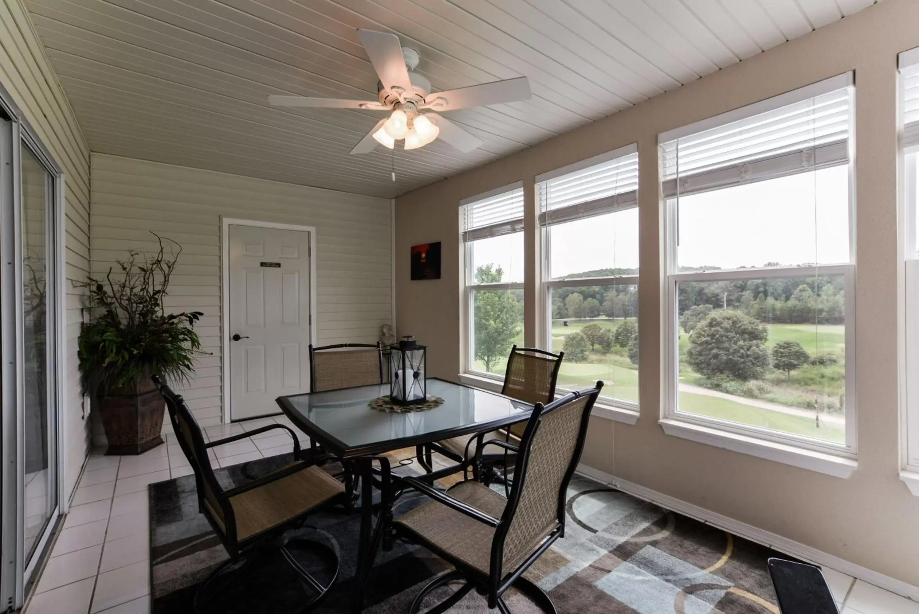 Dining Area in Luxury Condos at Thousand Hills - Branson -Beautifully Remodeled