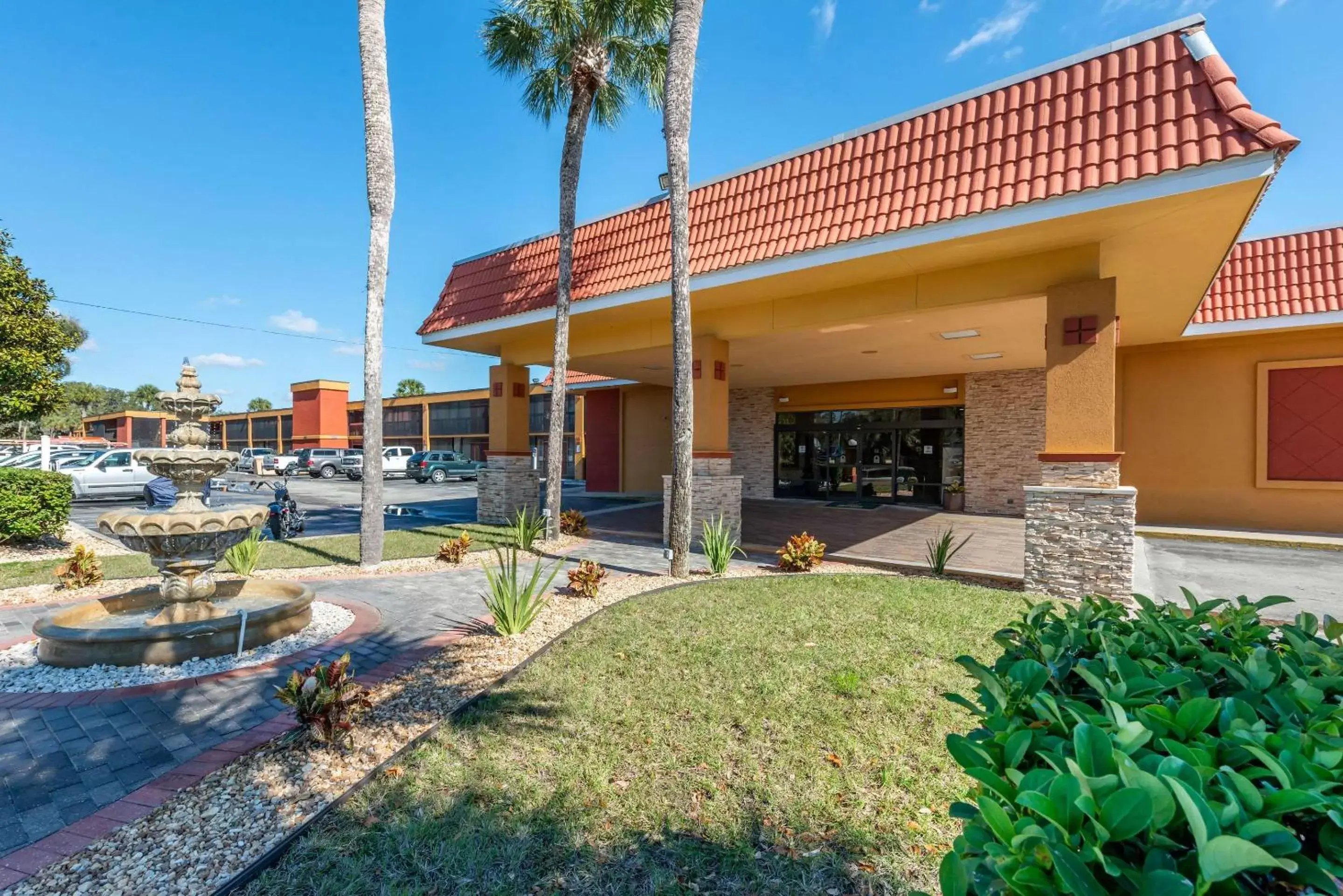 Property Building in Quality Inn and Suites Riverfront