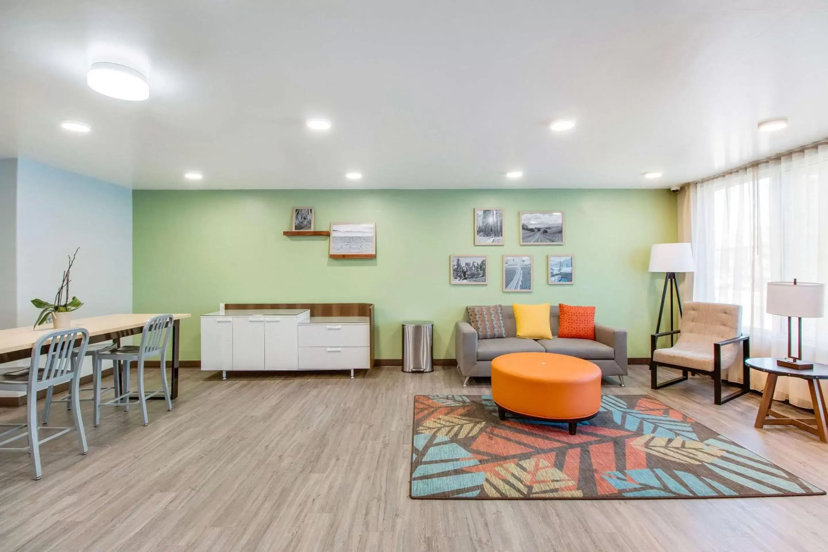 Lobby or reception in WoodSpring Suites Bakersfield Airport