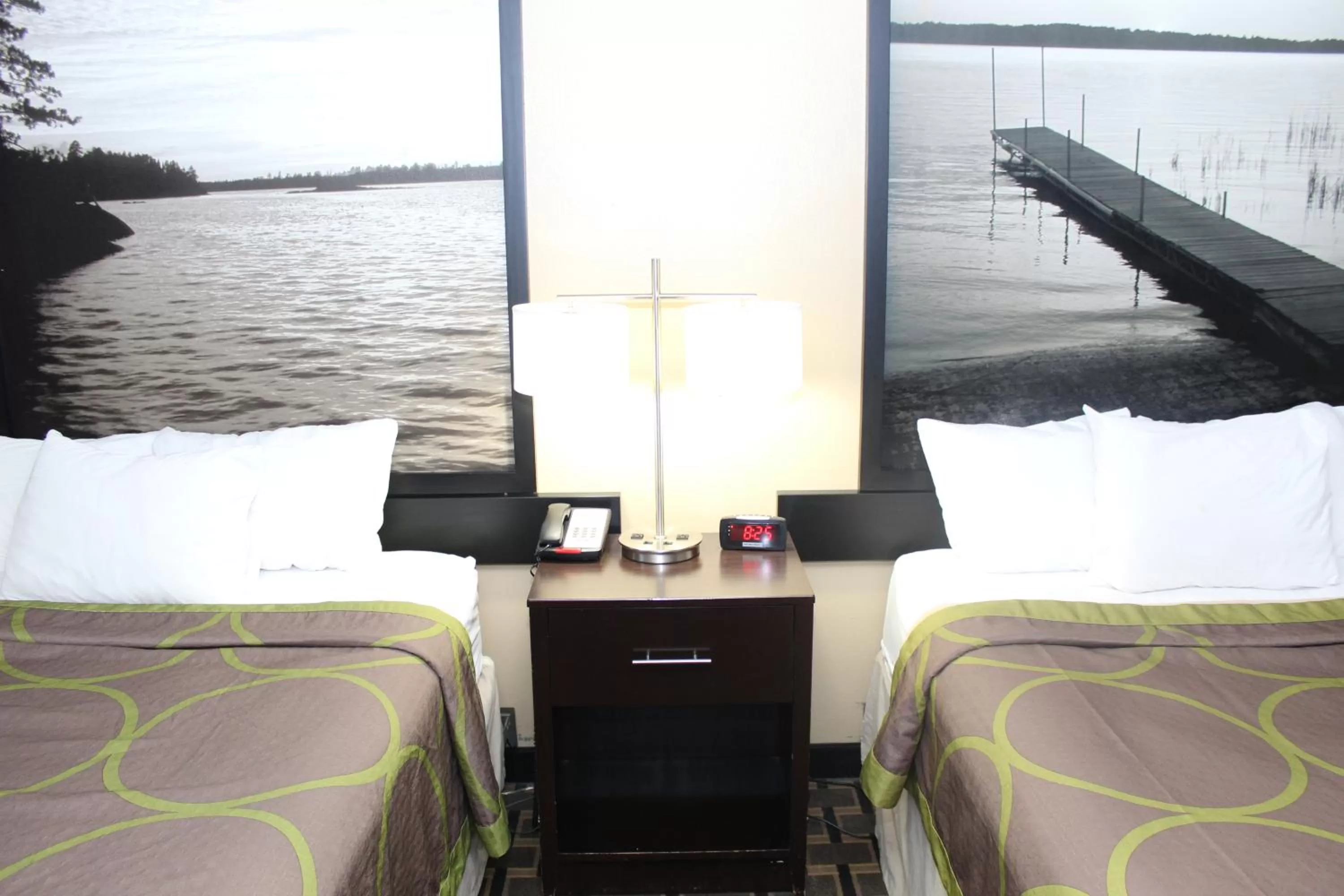 Bedroom, Bed in Super 8 by Wyndham Clear Lake