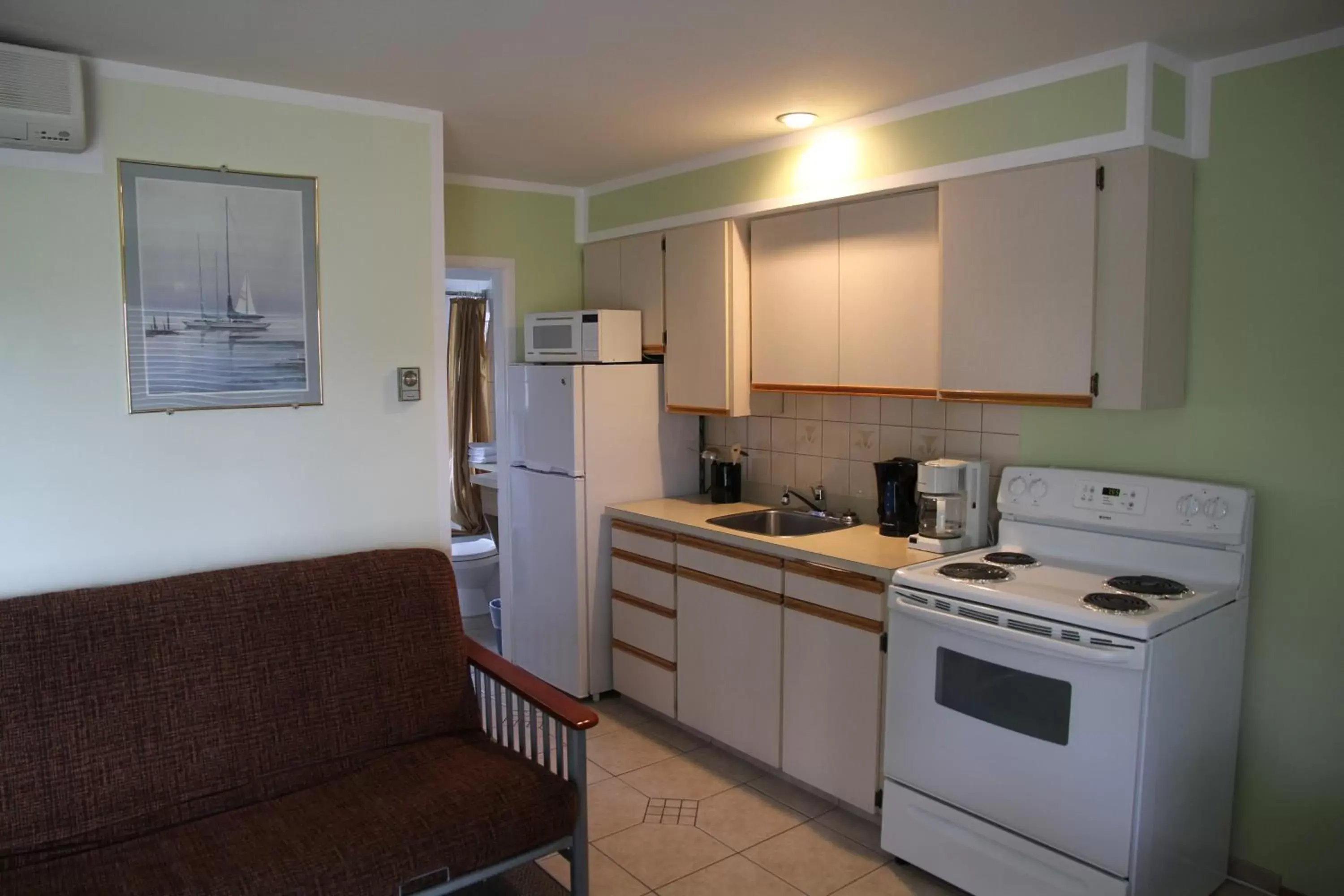 Kitchen or kitchenette, Kitchen/Kitchenette in Waterfront Inn