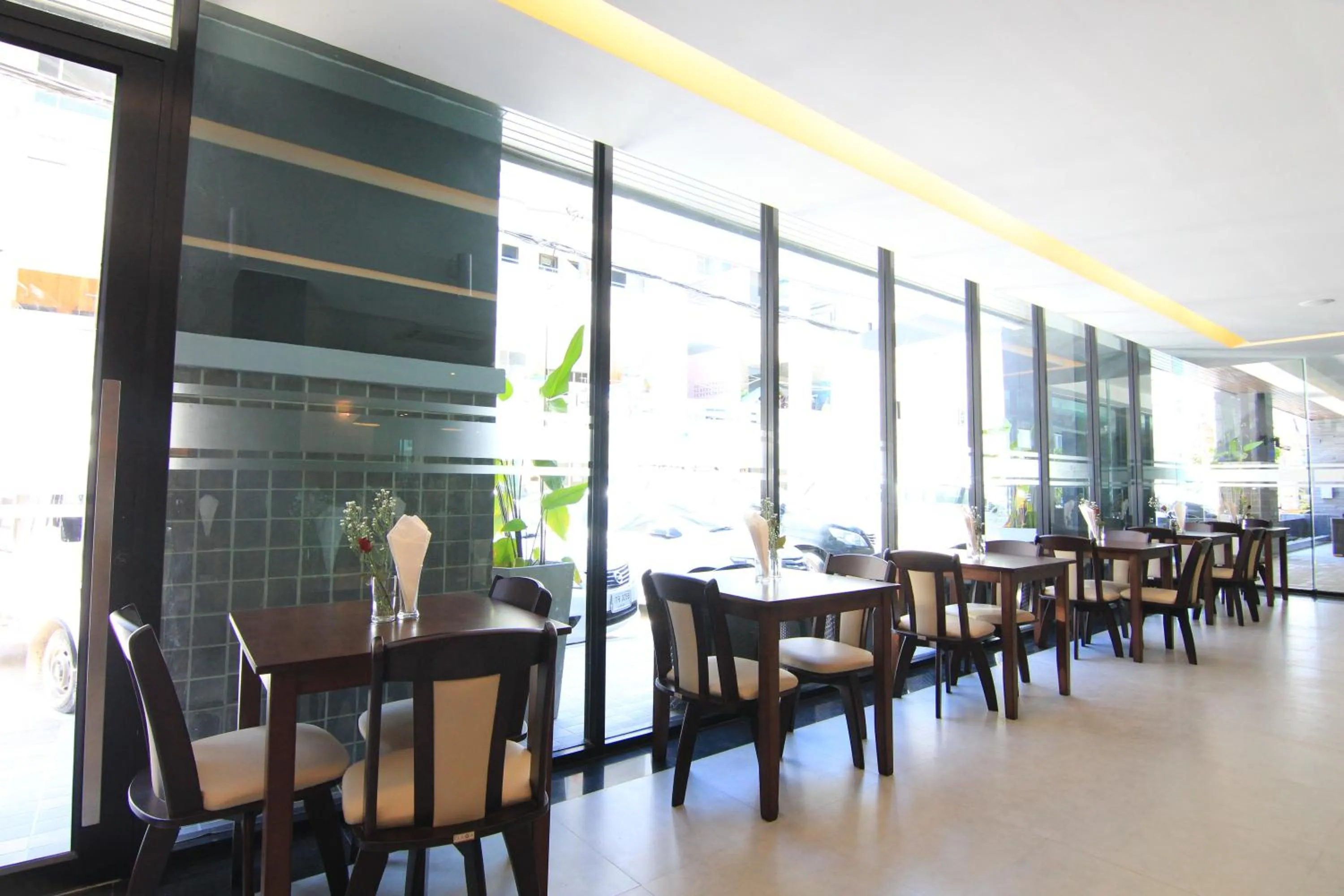 Restaurant/places to eat in Inn Residence Serviced Suites - SHA Extra Plus