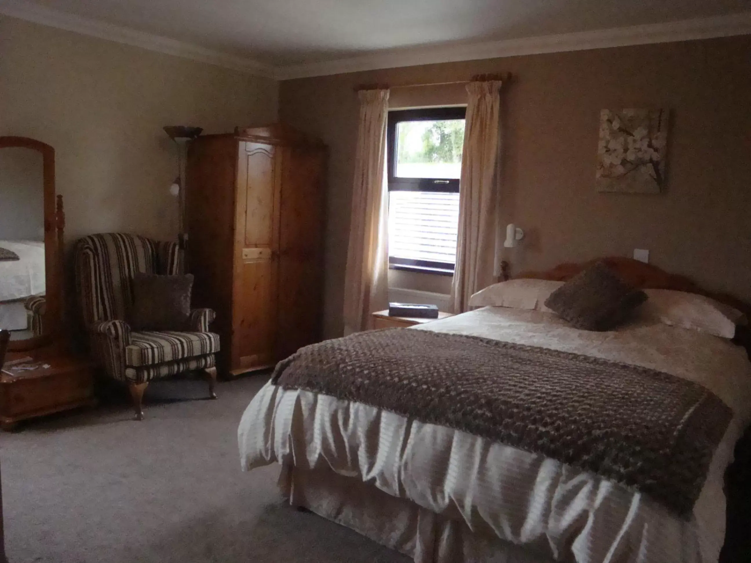 Photo of the whole room, Bed in Corrigans Shore House