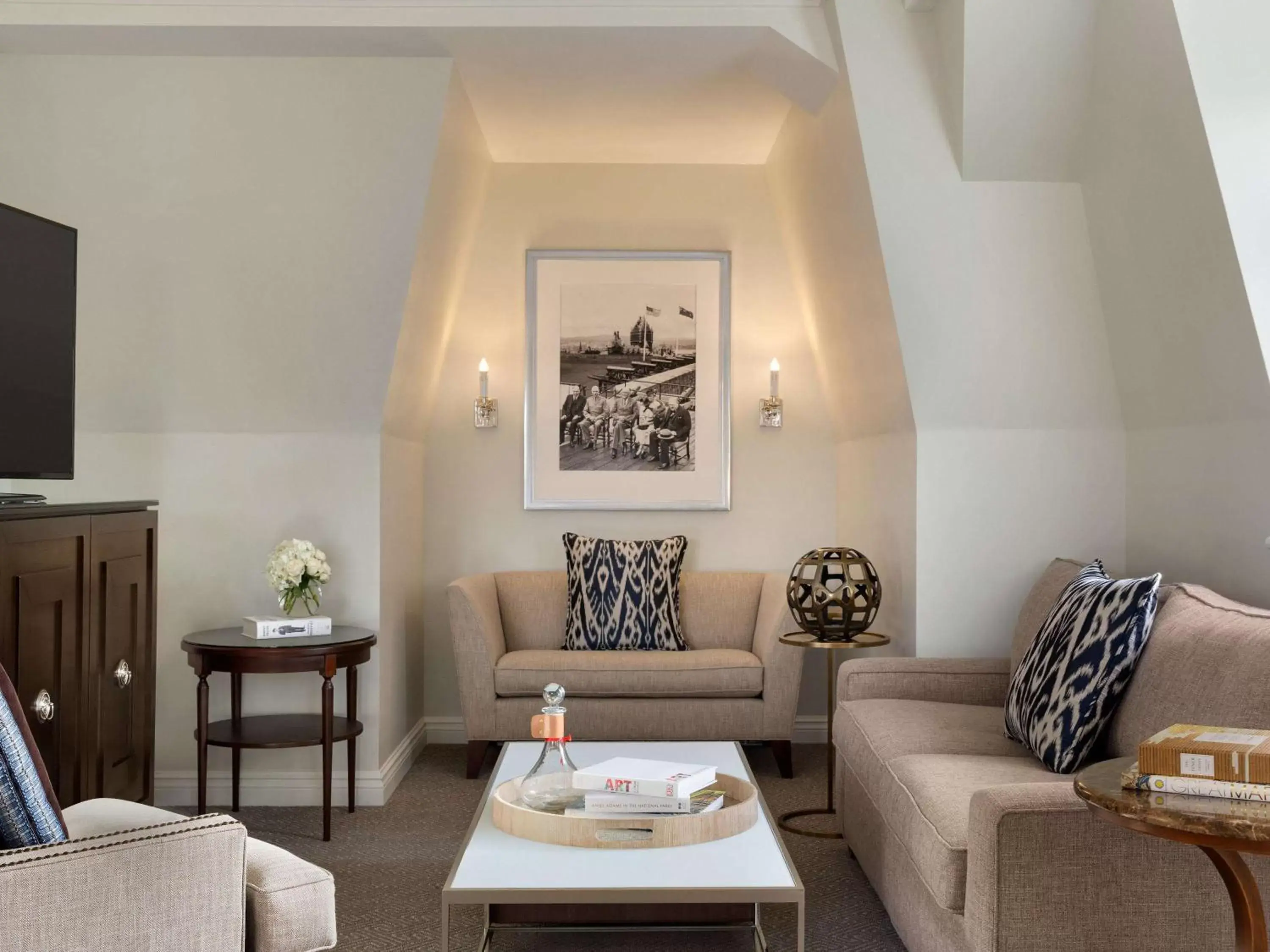 Bedroom, Seating Area in Fairmont Le Chateau Frontenac