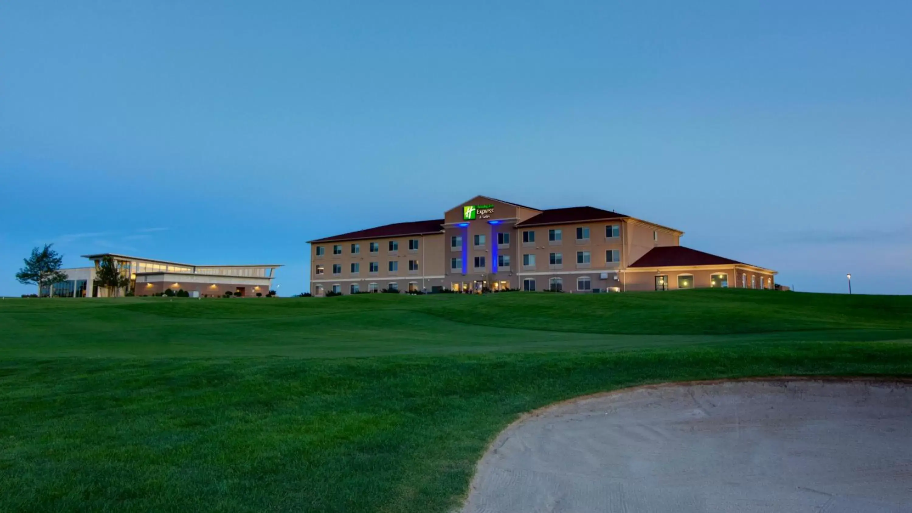 Golfcourse, Property Building in Holiday Inn Express & Suites Sioux Center, an IHG Hotel