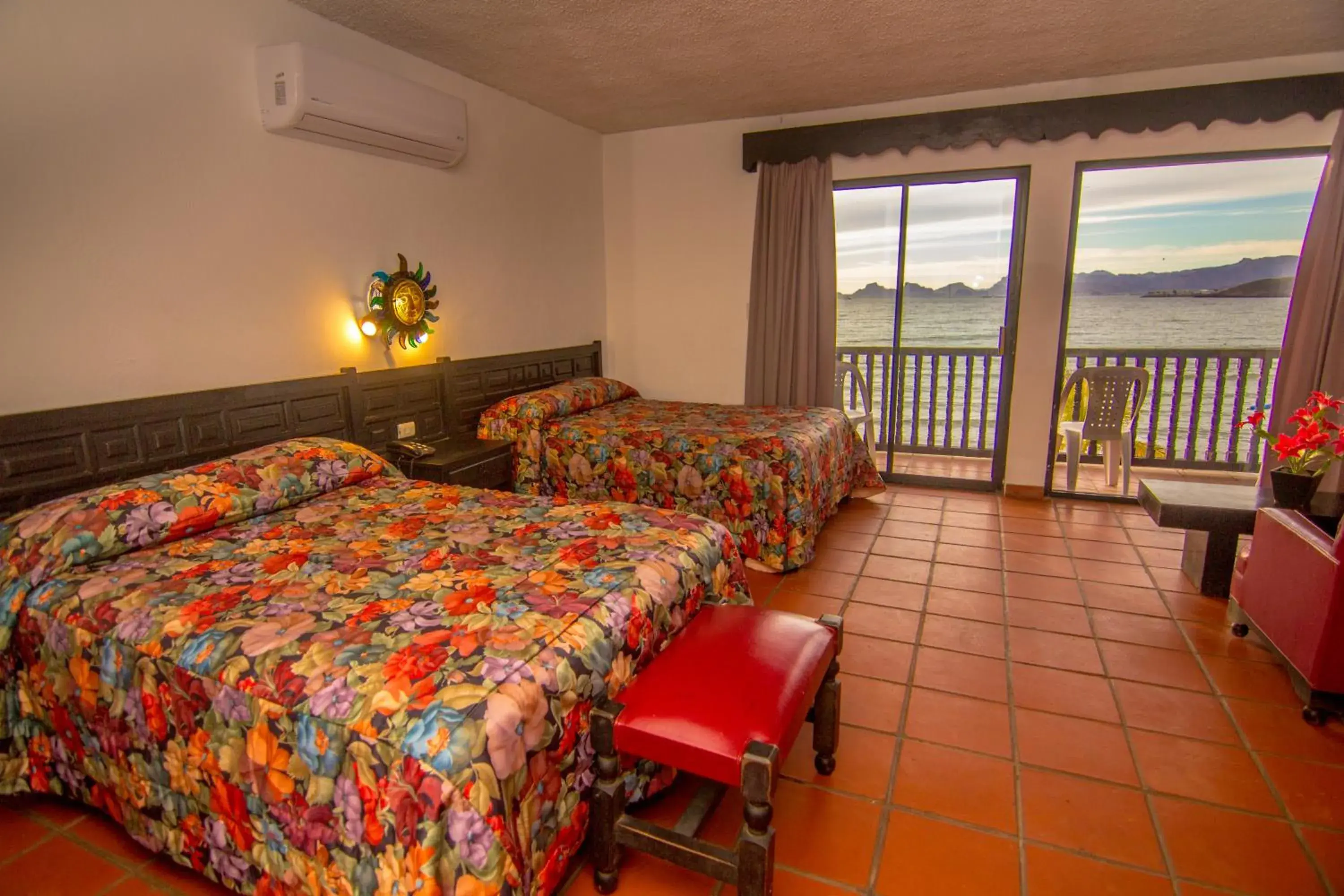 Balcony/Terrace, Bed in Hotel Playa de Cortes