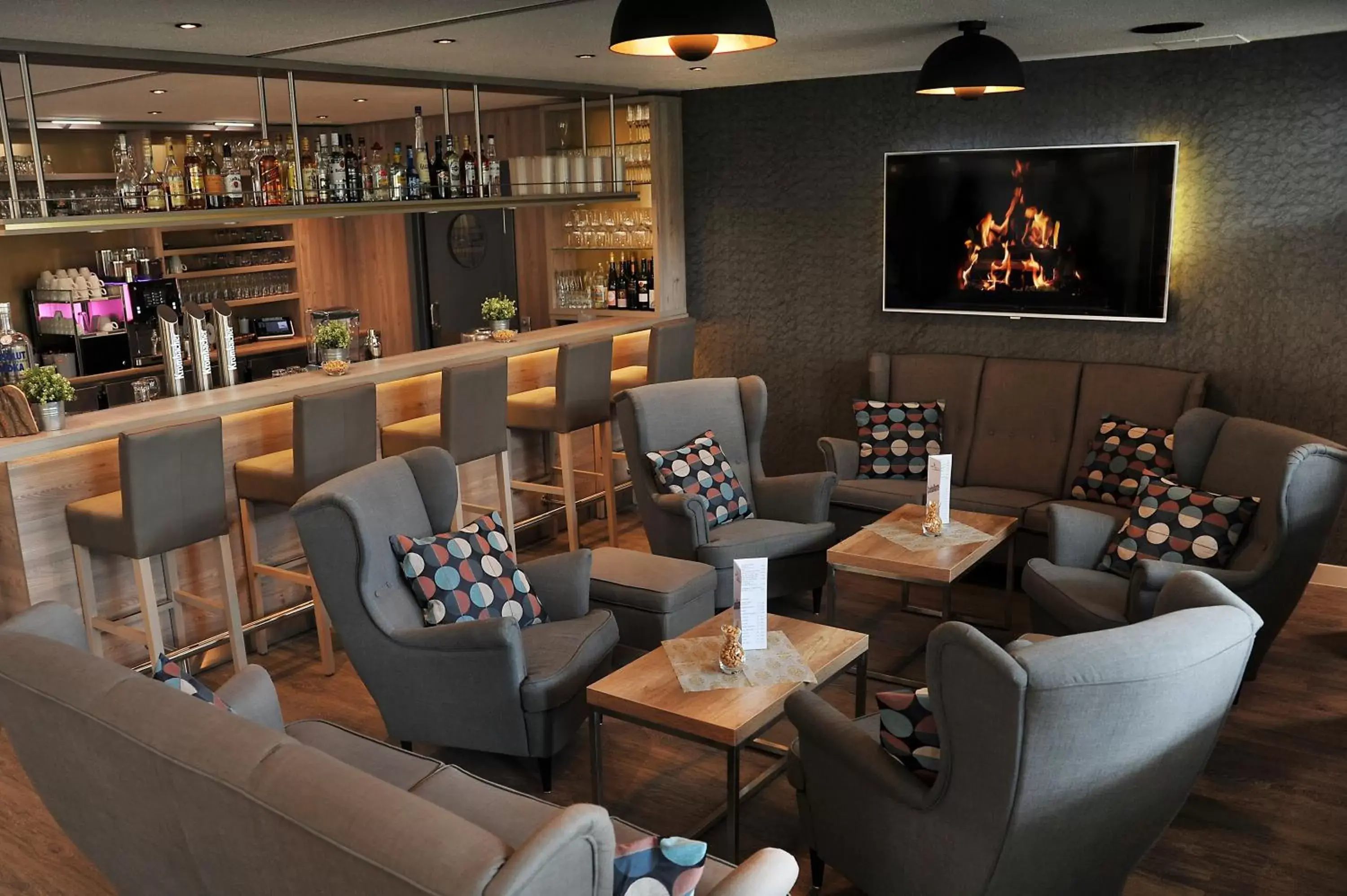 Restaurant/places to eat, Lounge/Bar in Bernstein Acamed Resort