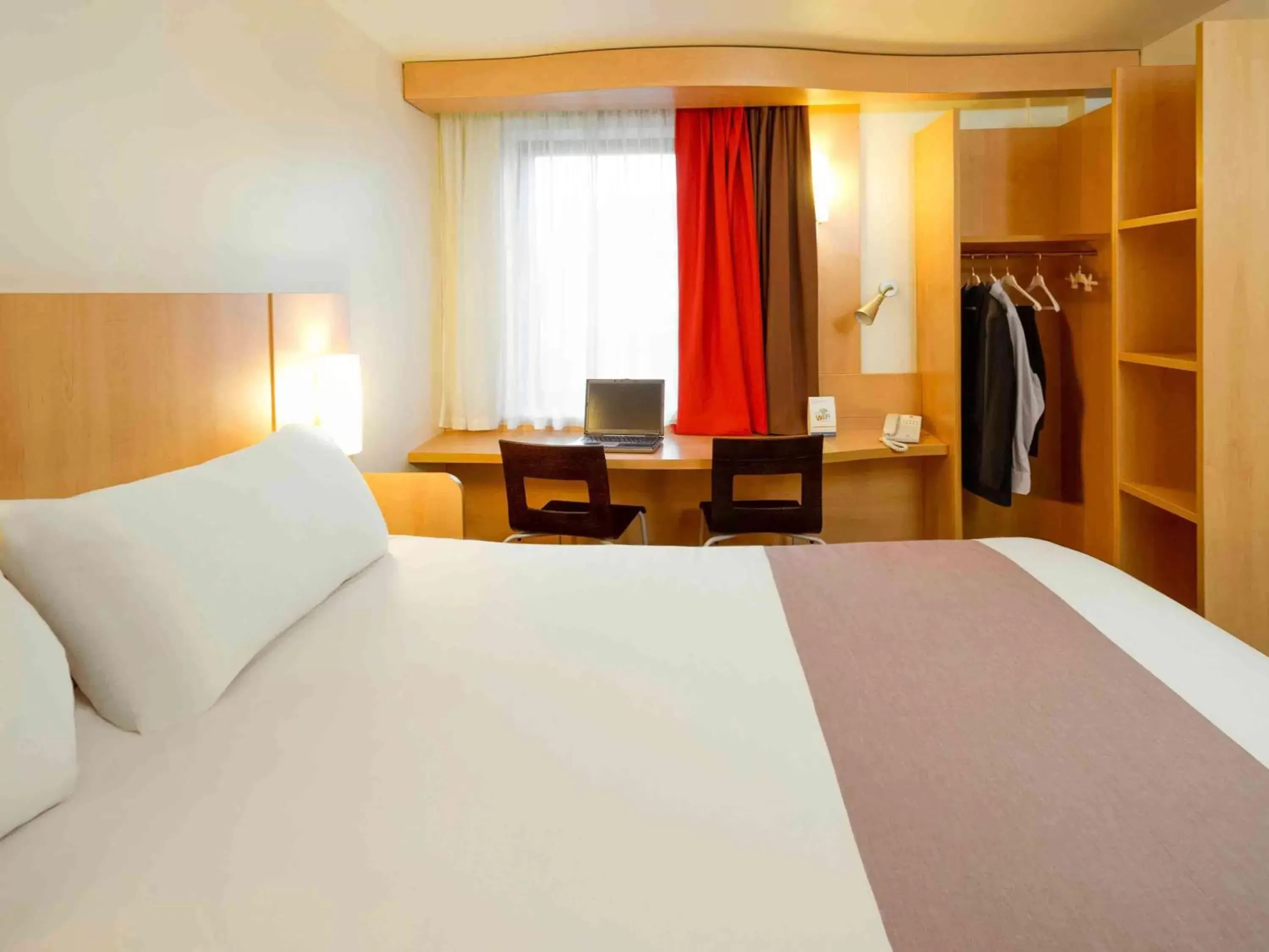 Photo of the whole room, Bed in ibis Hotel Brussels Airport