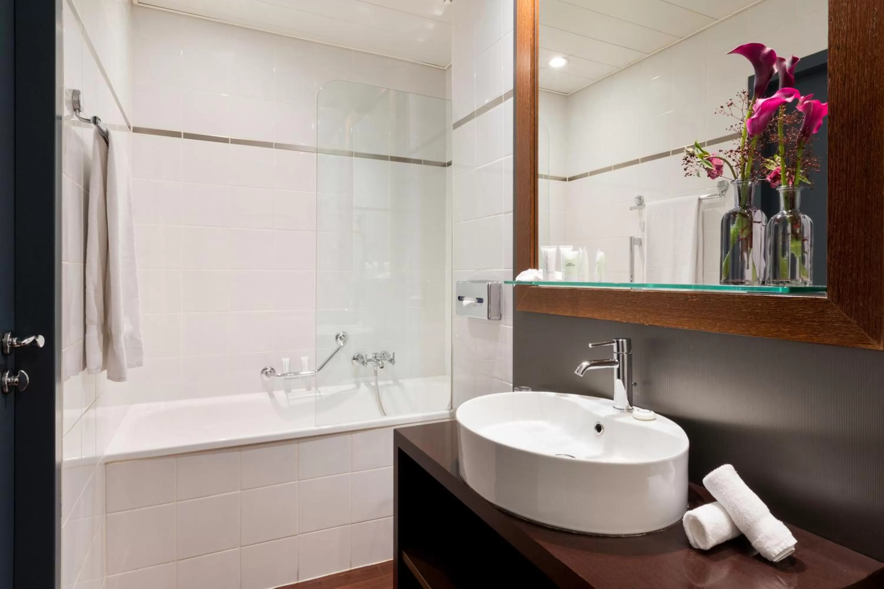 Bathroom in Auteuil Manotel
