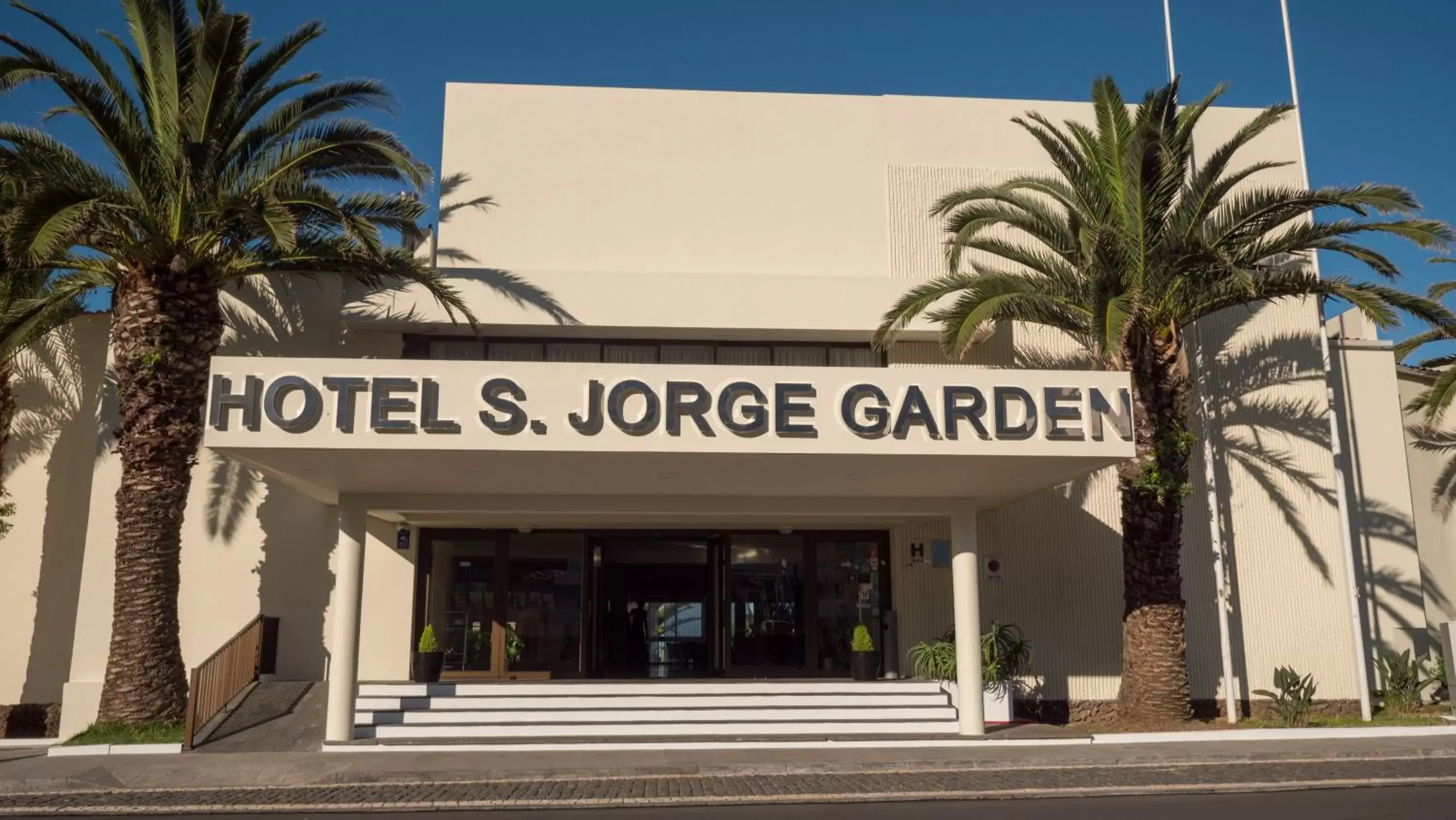 Property building in Hotel Sao Jorge Garden