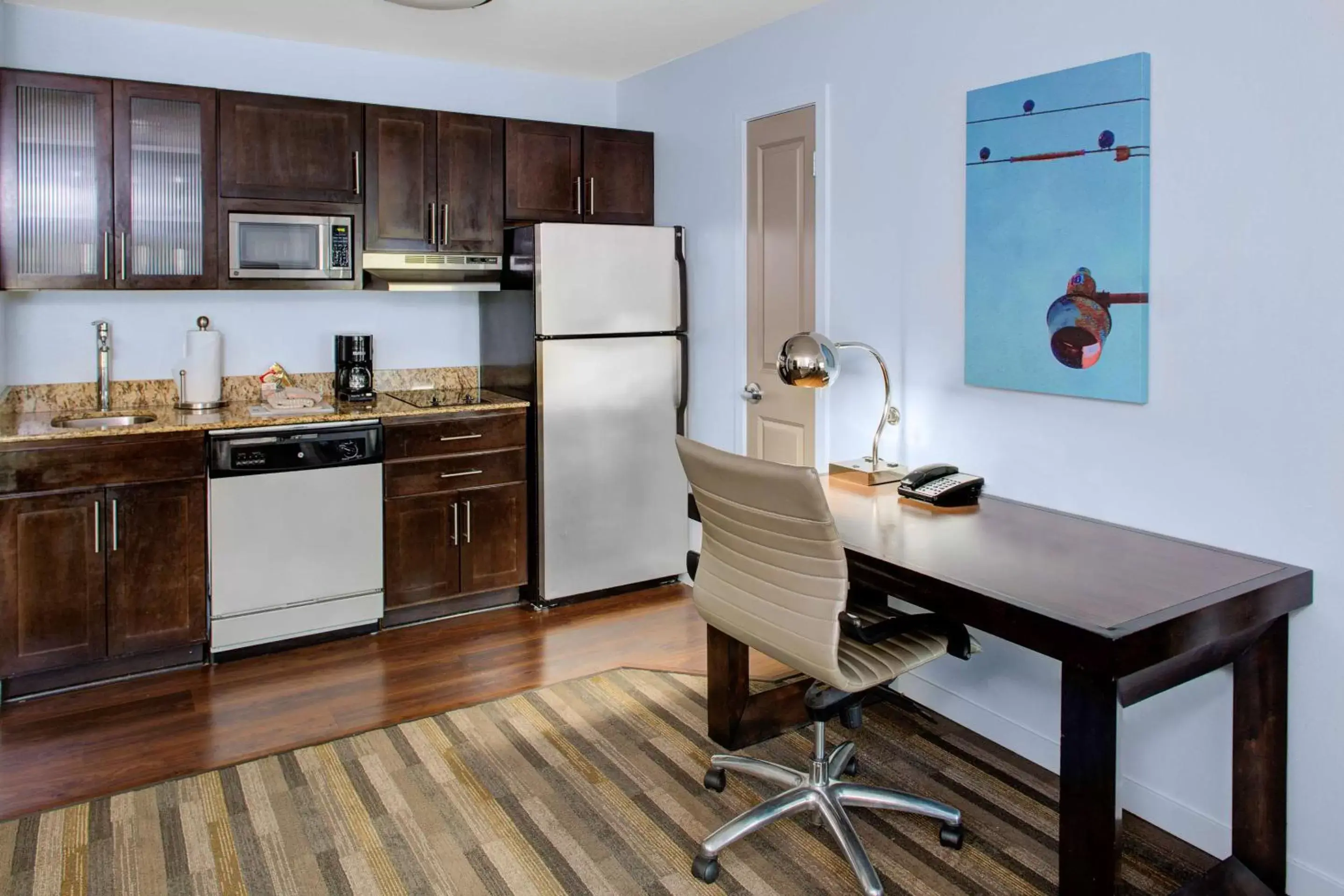 Kitchen or kitchenette, Kitchen/Kitchenette in Hyatt House Raleigh Durham Airport