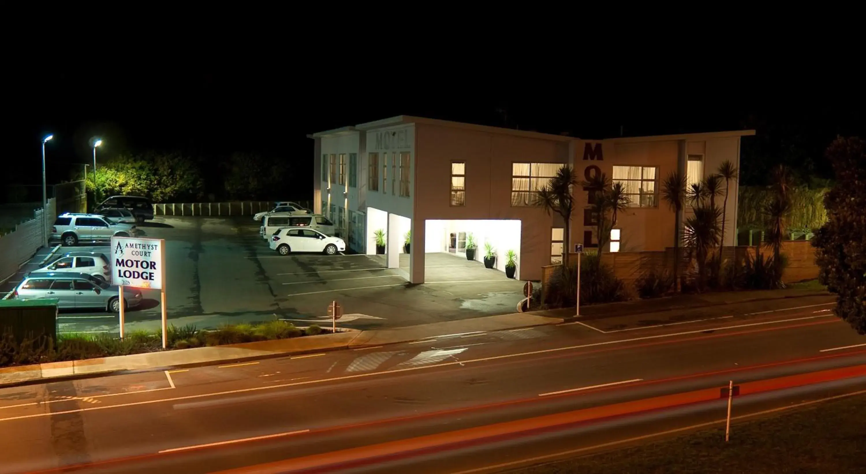 Night, Property Building in Amethyst Court Motor Lodge