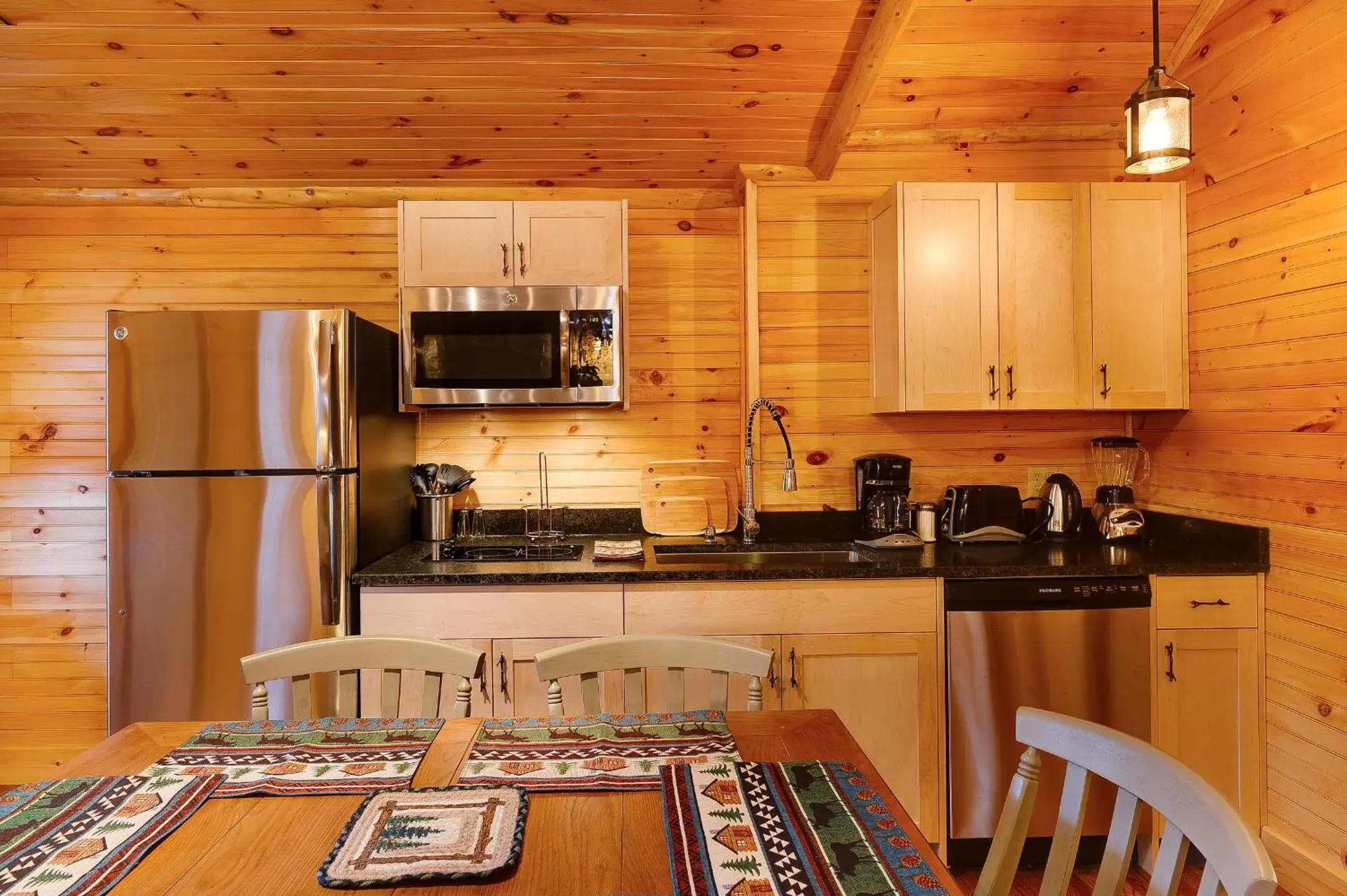 Kitchen or kitchenette, Kitchen/Kitchenette in Cobble Mountain Lodge