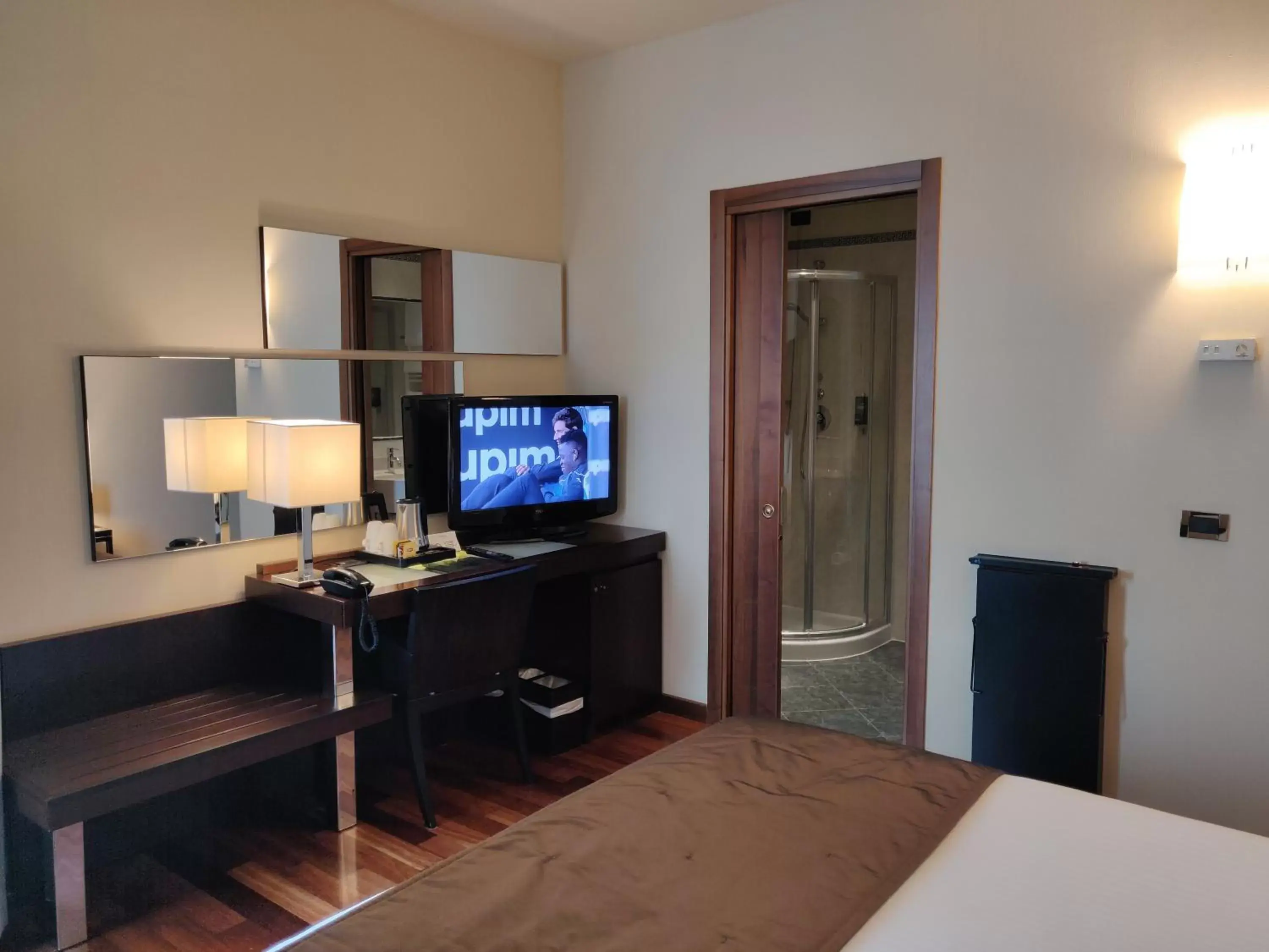 Bedroom, TV/Entertainment Center in Best Western Hotel Tre Torri