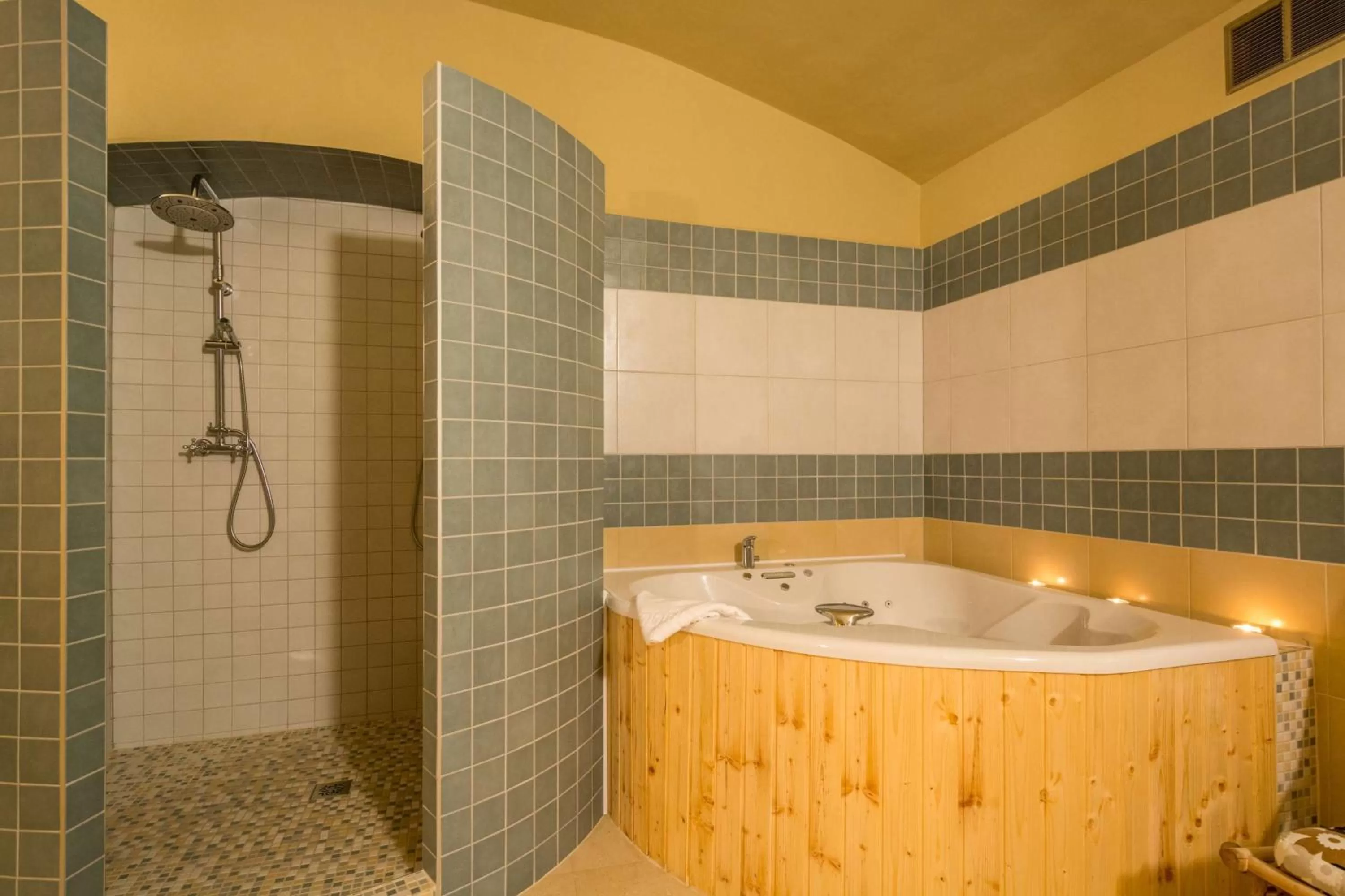 Hot Tub in Prague Centre Plaza