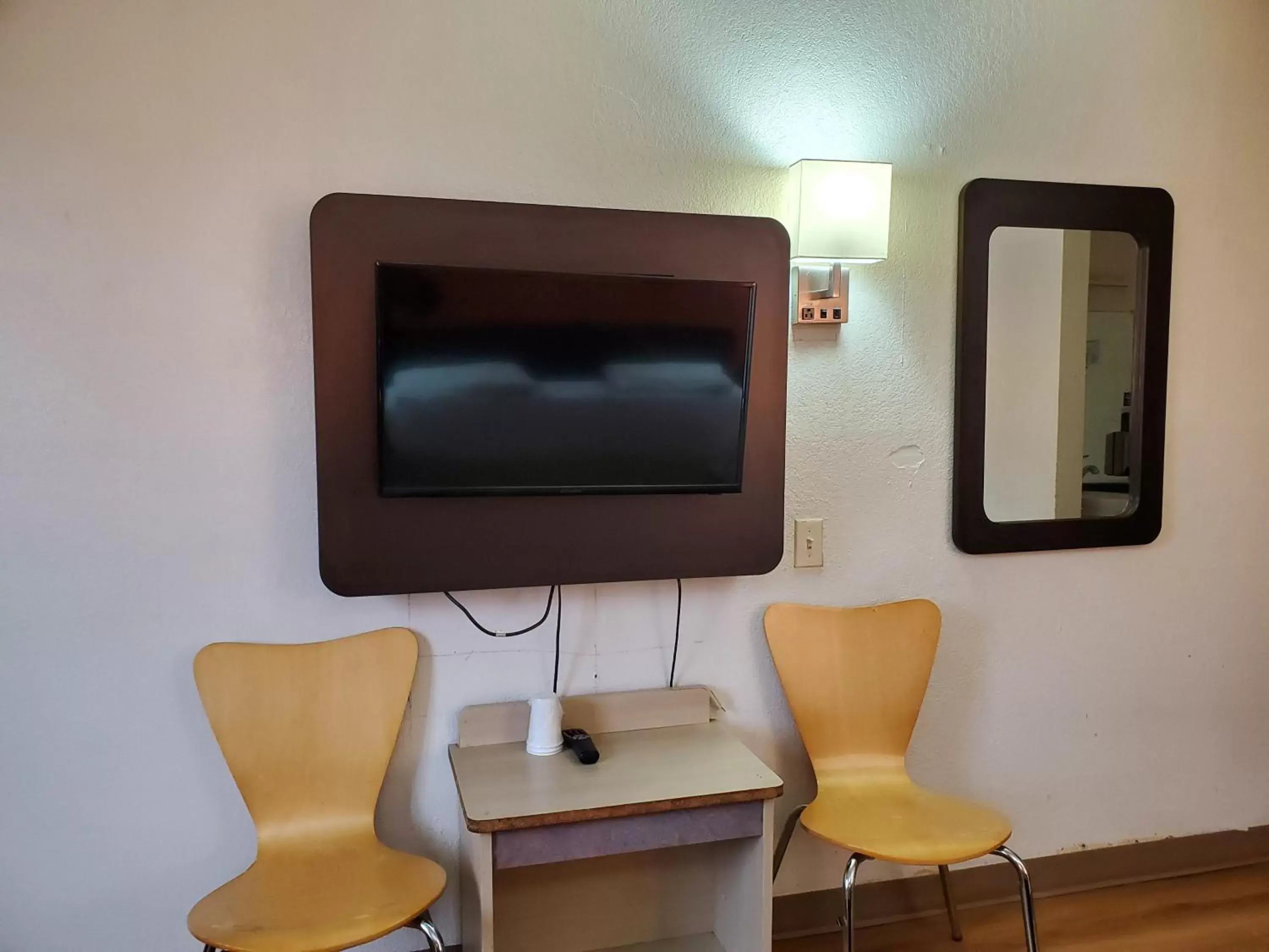 TV and multimedia, TV/Entertainment Center in Motel 6 Little Rock AR South