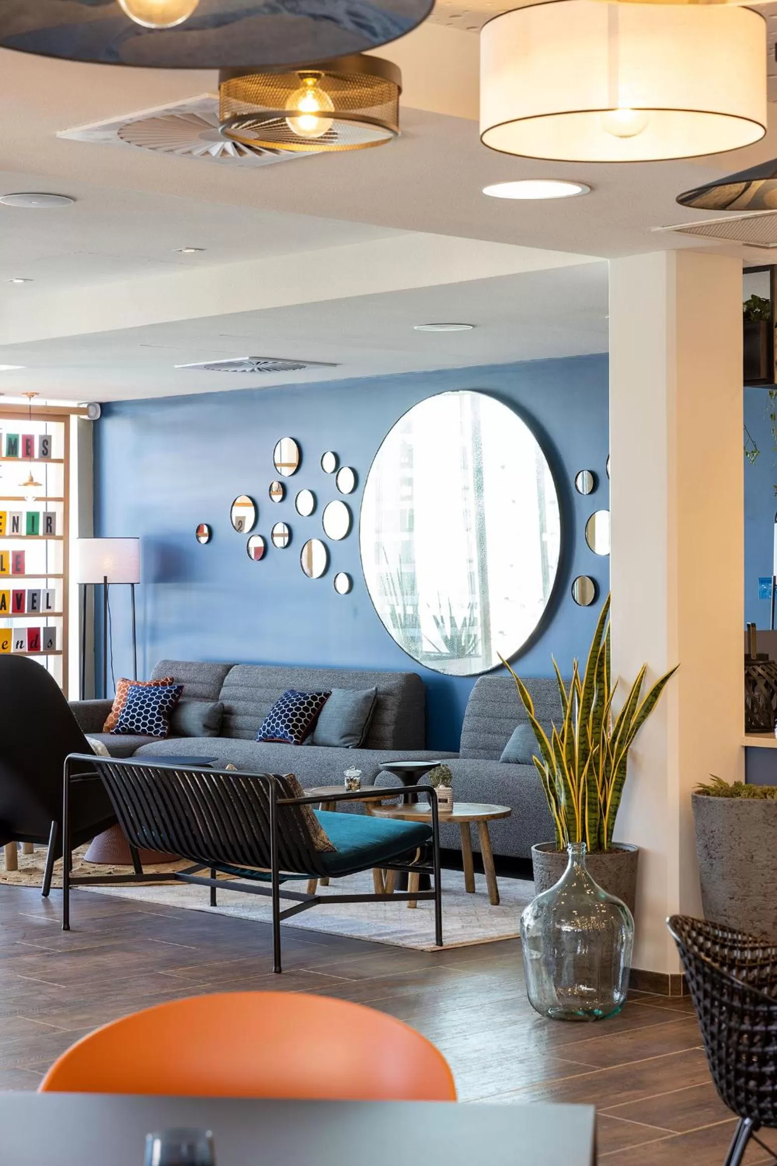 Lobby or reception in Hampton by Hilton Tours Centre, France