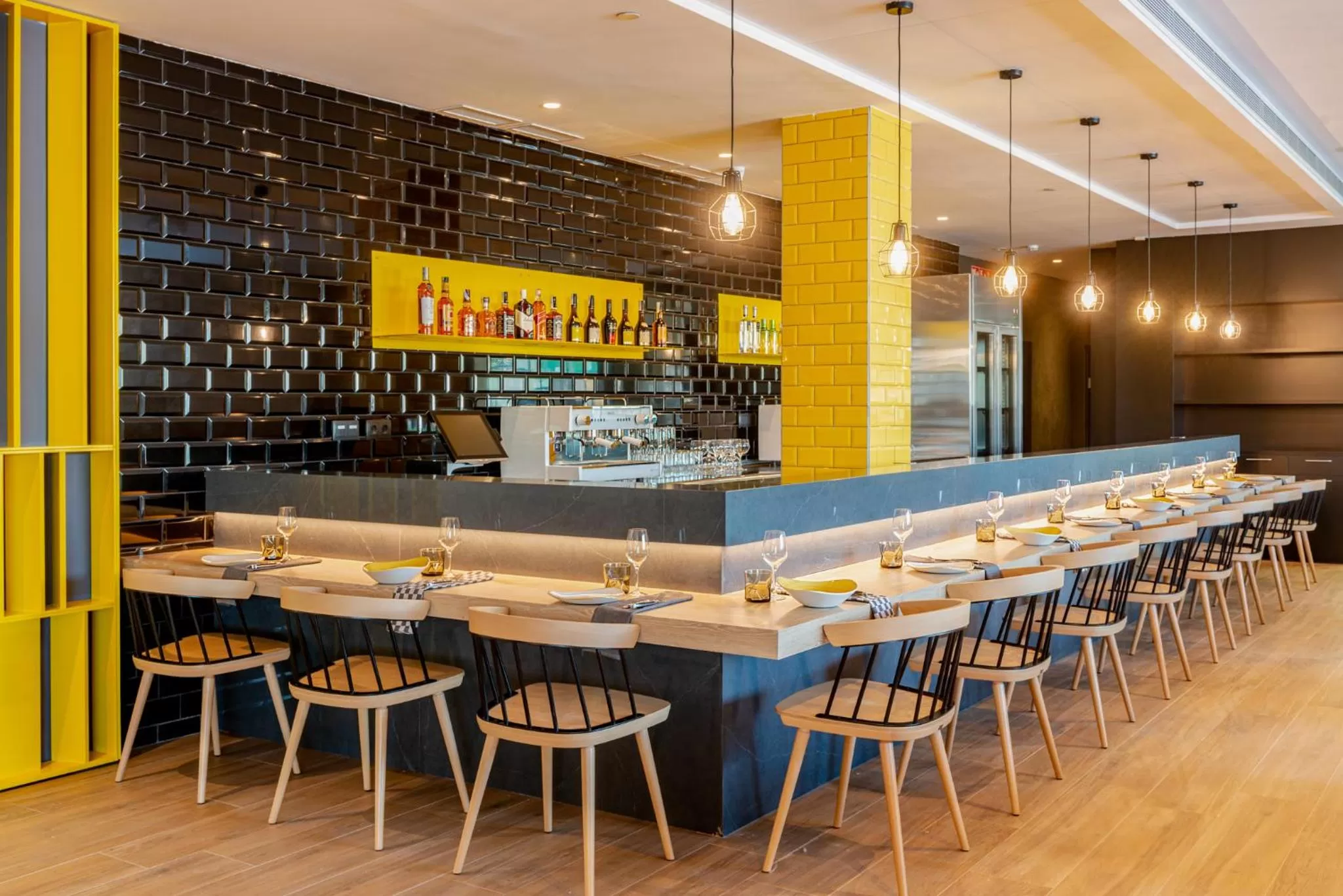 Restaurant/places to eat in L'Azure Hotel 4* Sup