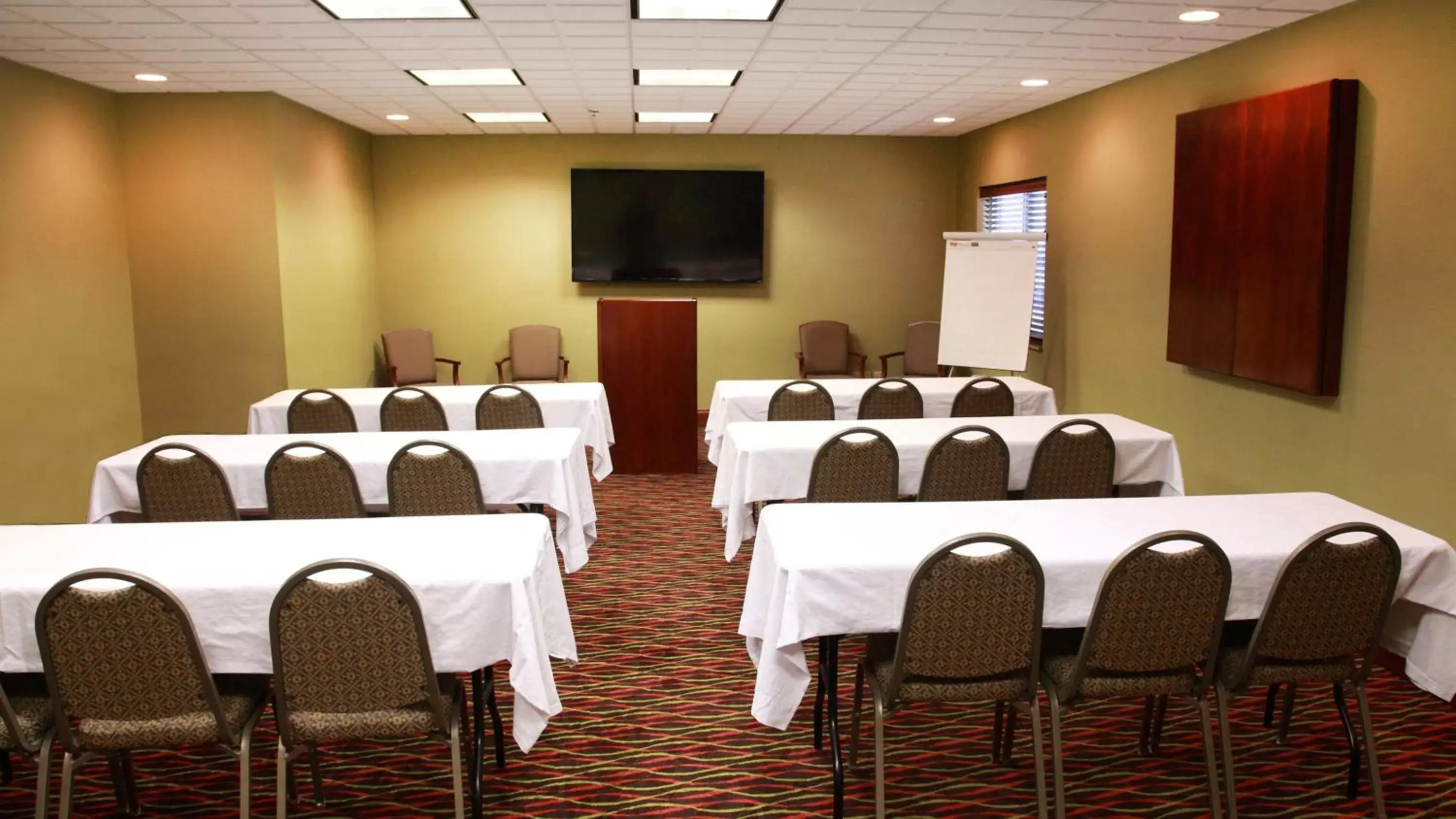Meeting/conference room in Holiday Inn Express Jamestown, an IHG Hotel