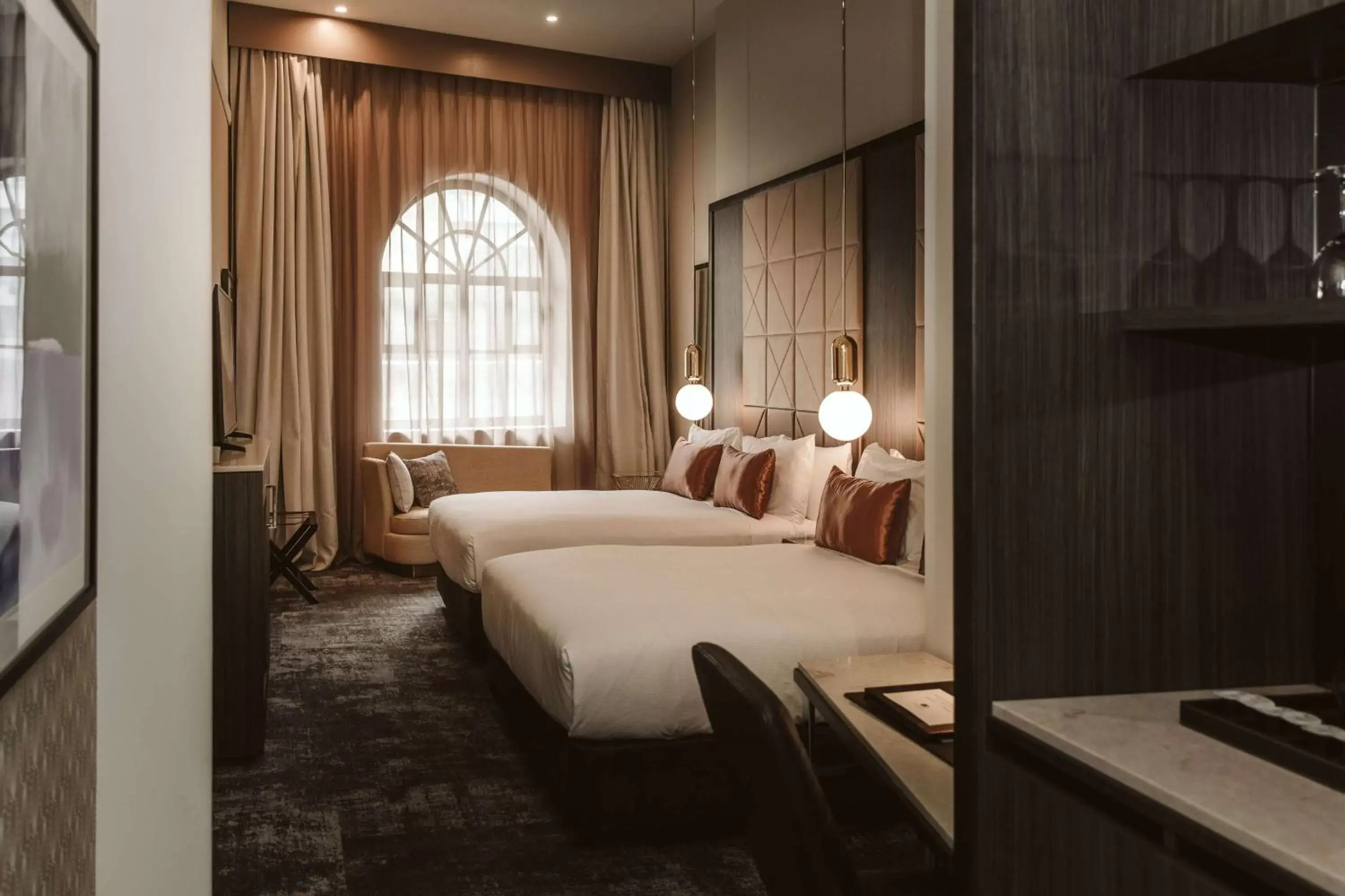 Deluxe Queen Room with Two Queen Beds in Doubletree By Hilton Wellington Deluxe Queen Room with Two Queen Beds in Doubletree By Hilton Wellington