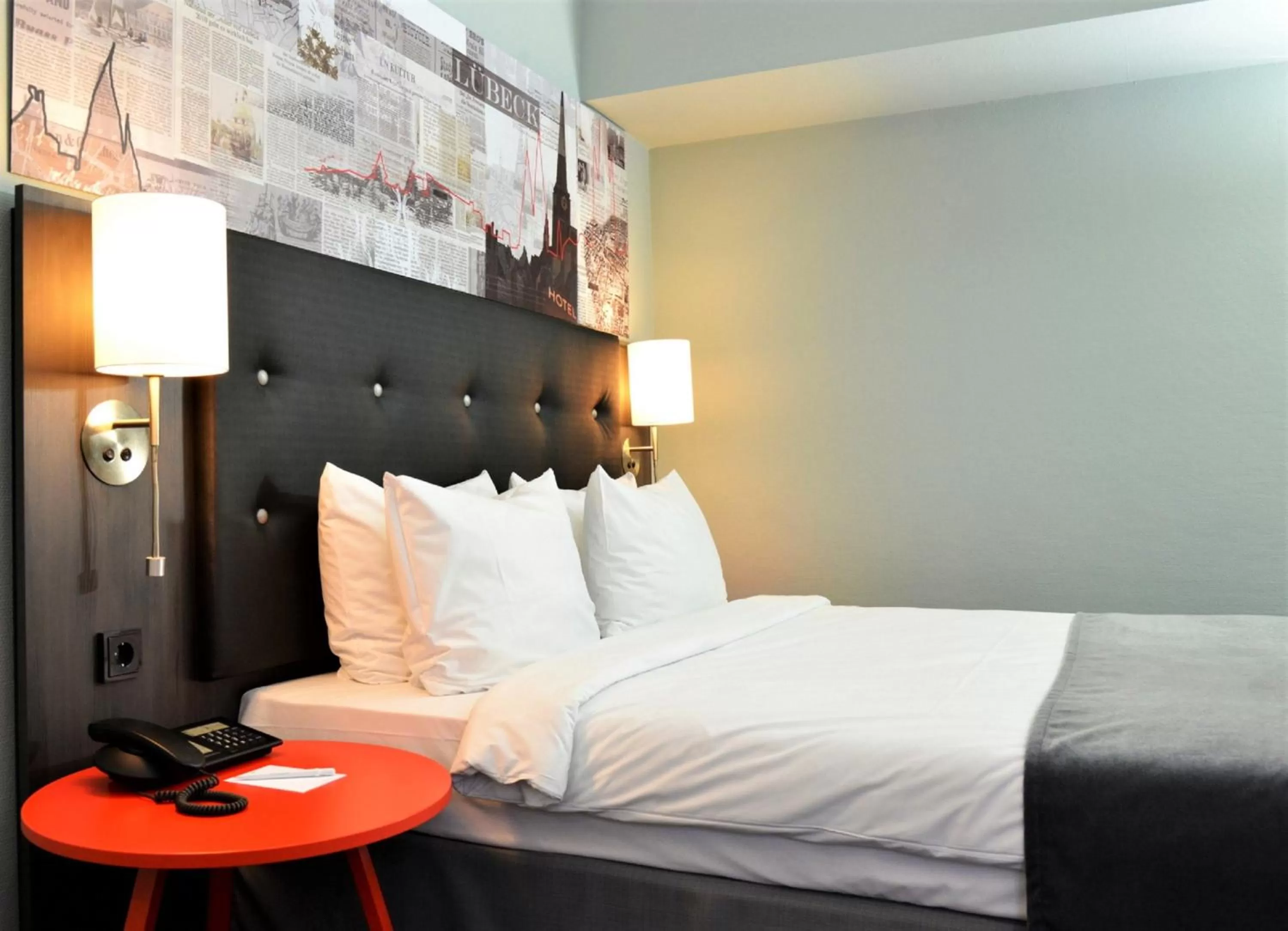 Photo of the whole room, Bed in Holiday Inn Lübeck by IHG