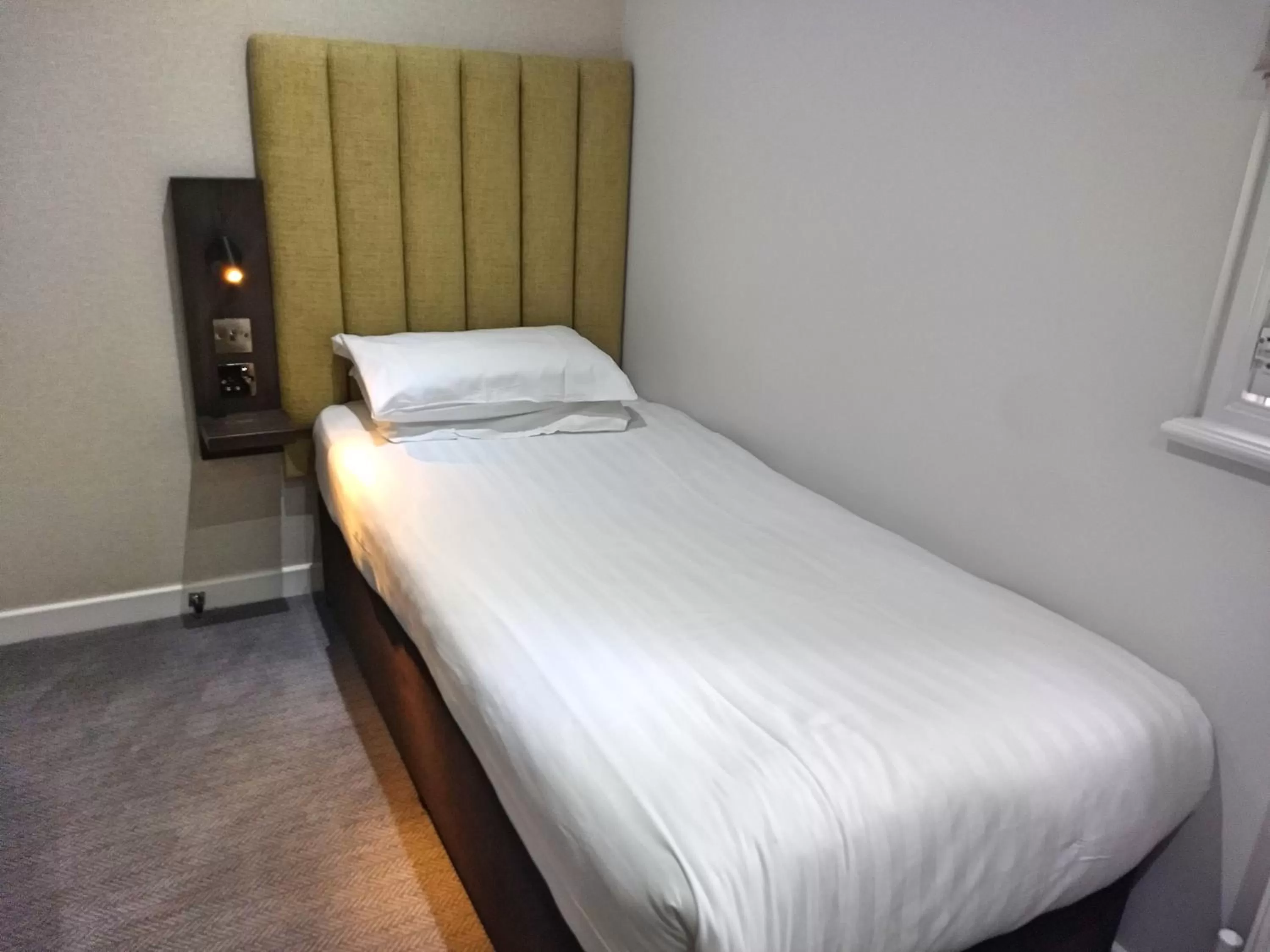 Bed in Garden Court Hotel