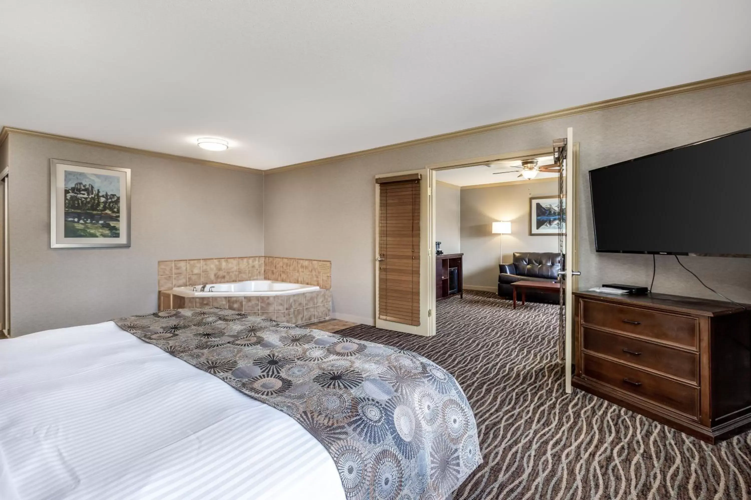 TV and multimedia, Bed in Prestige Radium Hot Springs Resort, WorldHotels Crafted