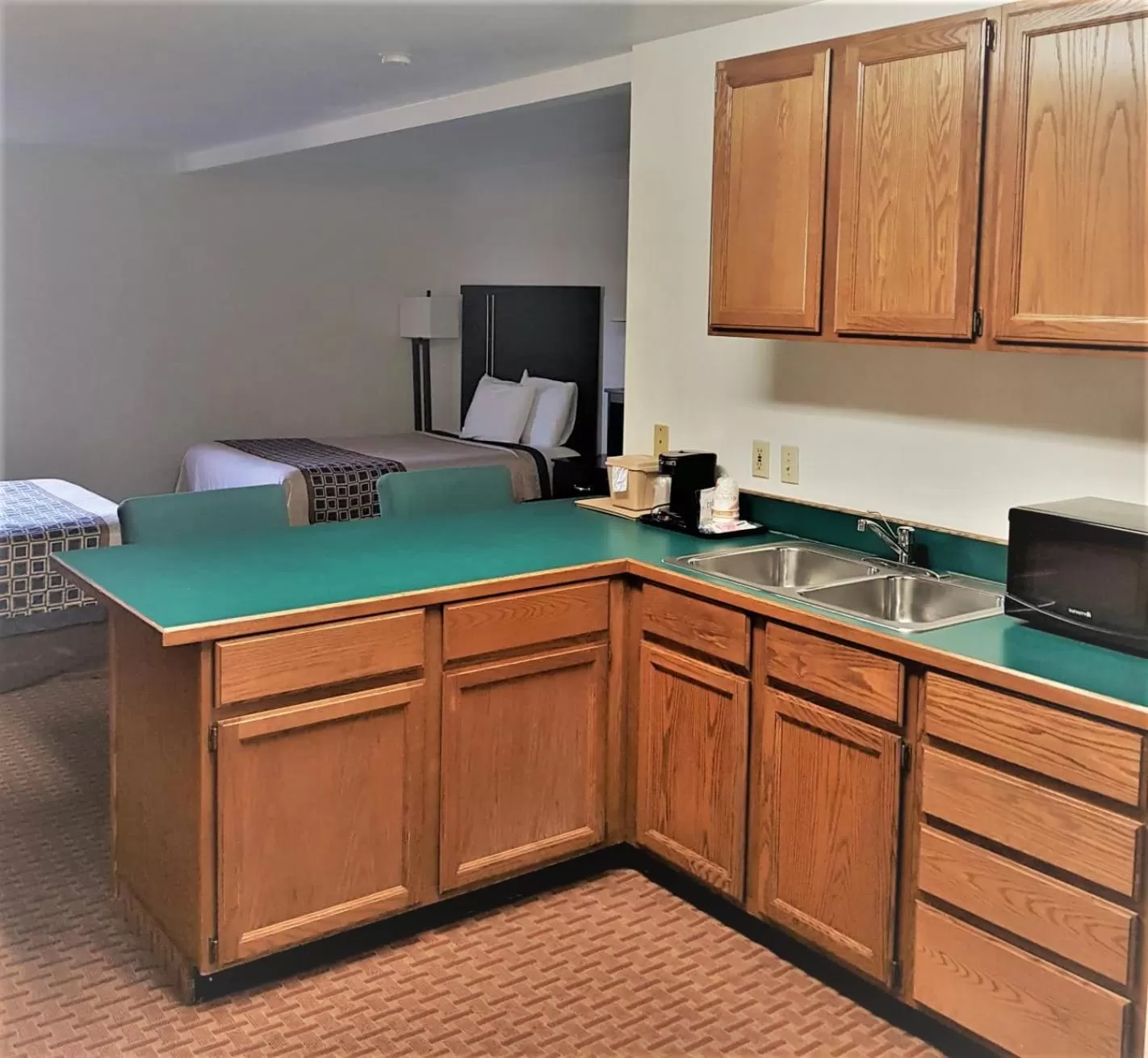 Rodeway Inn & Suites
