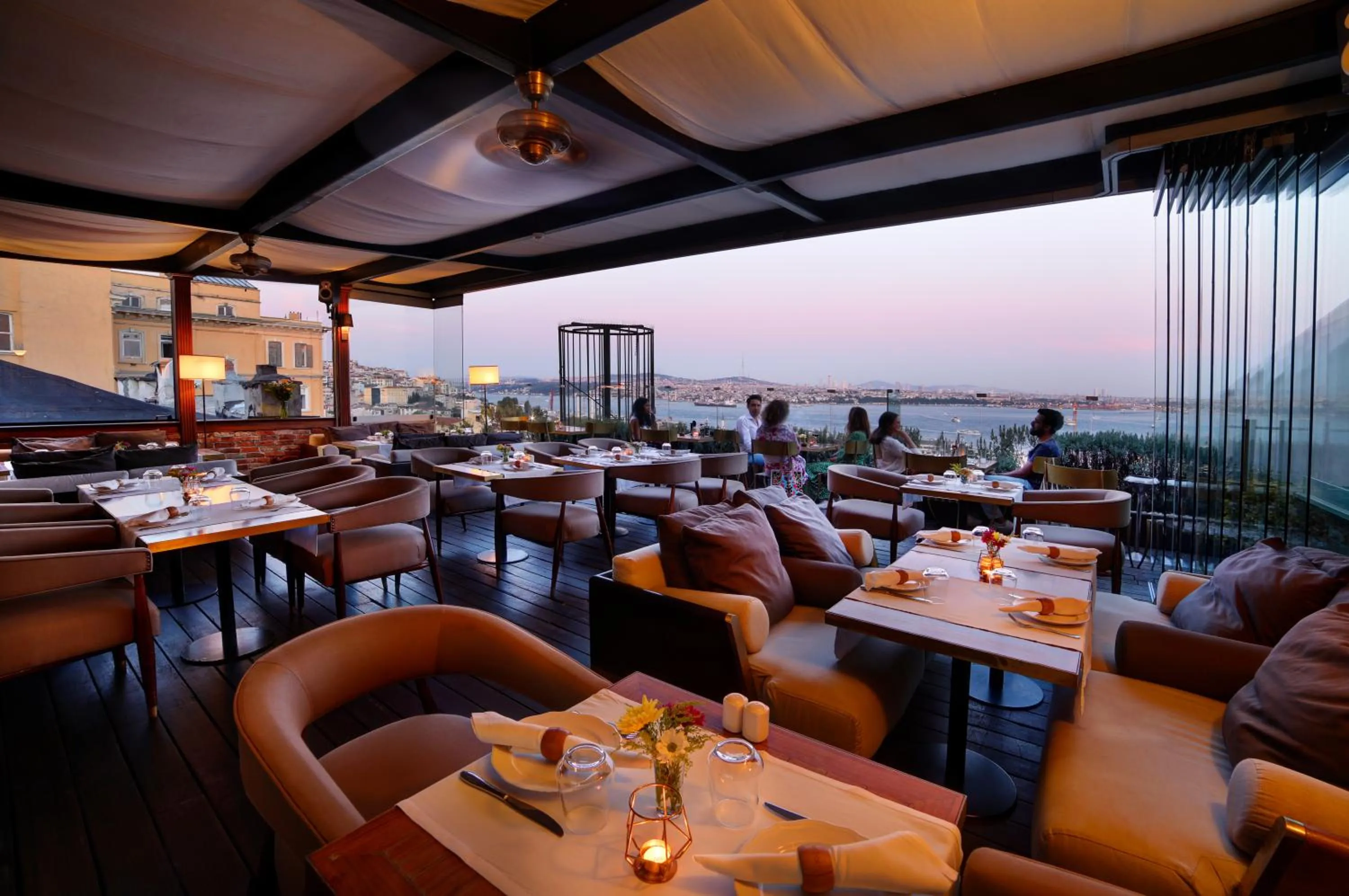 Restaurant/places to eat in Georges Hotel Galata