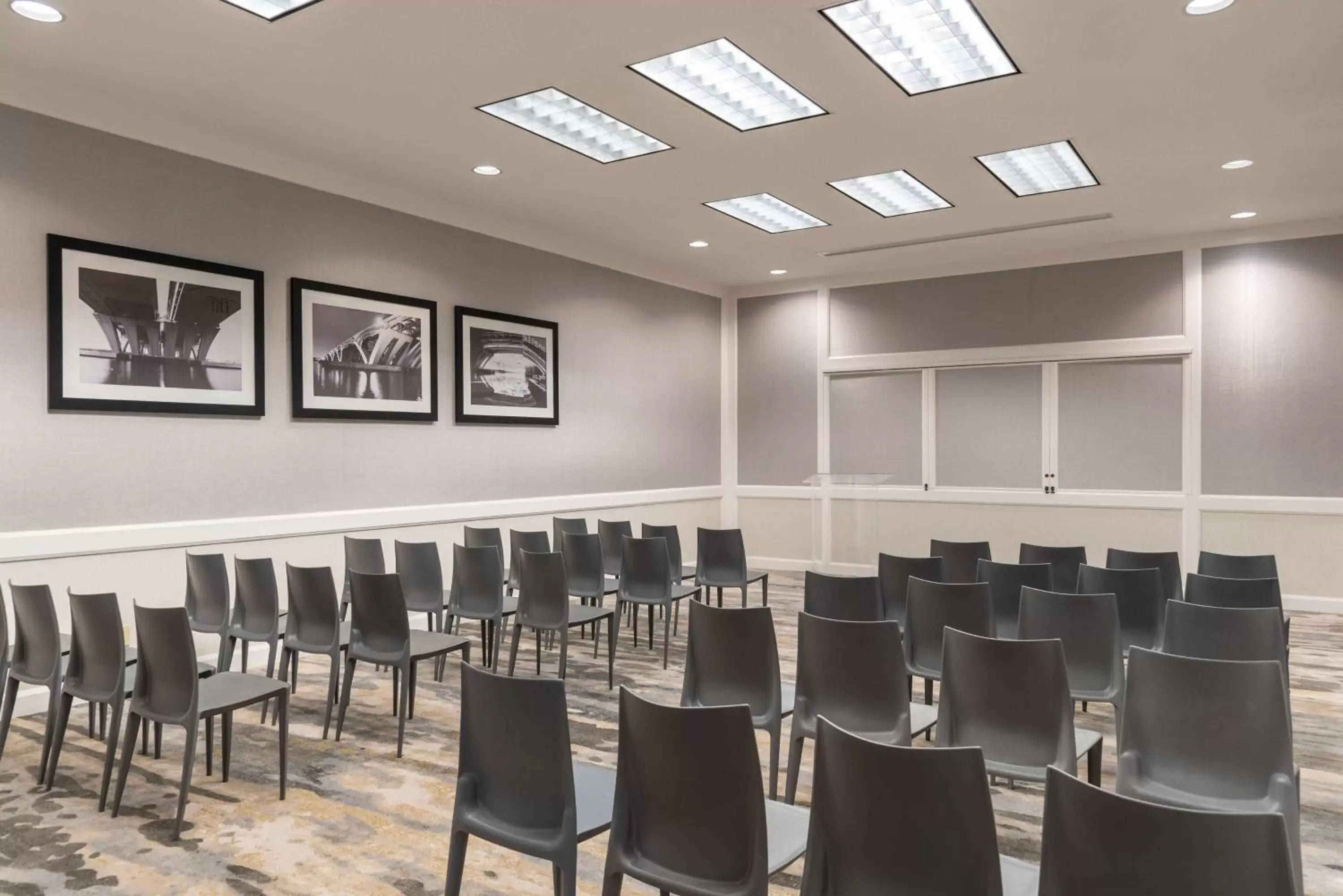 Meeting/conference room in Hilton Alexandria Mark Center