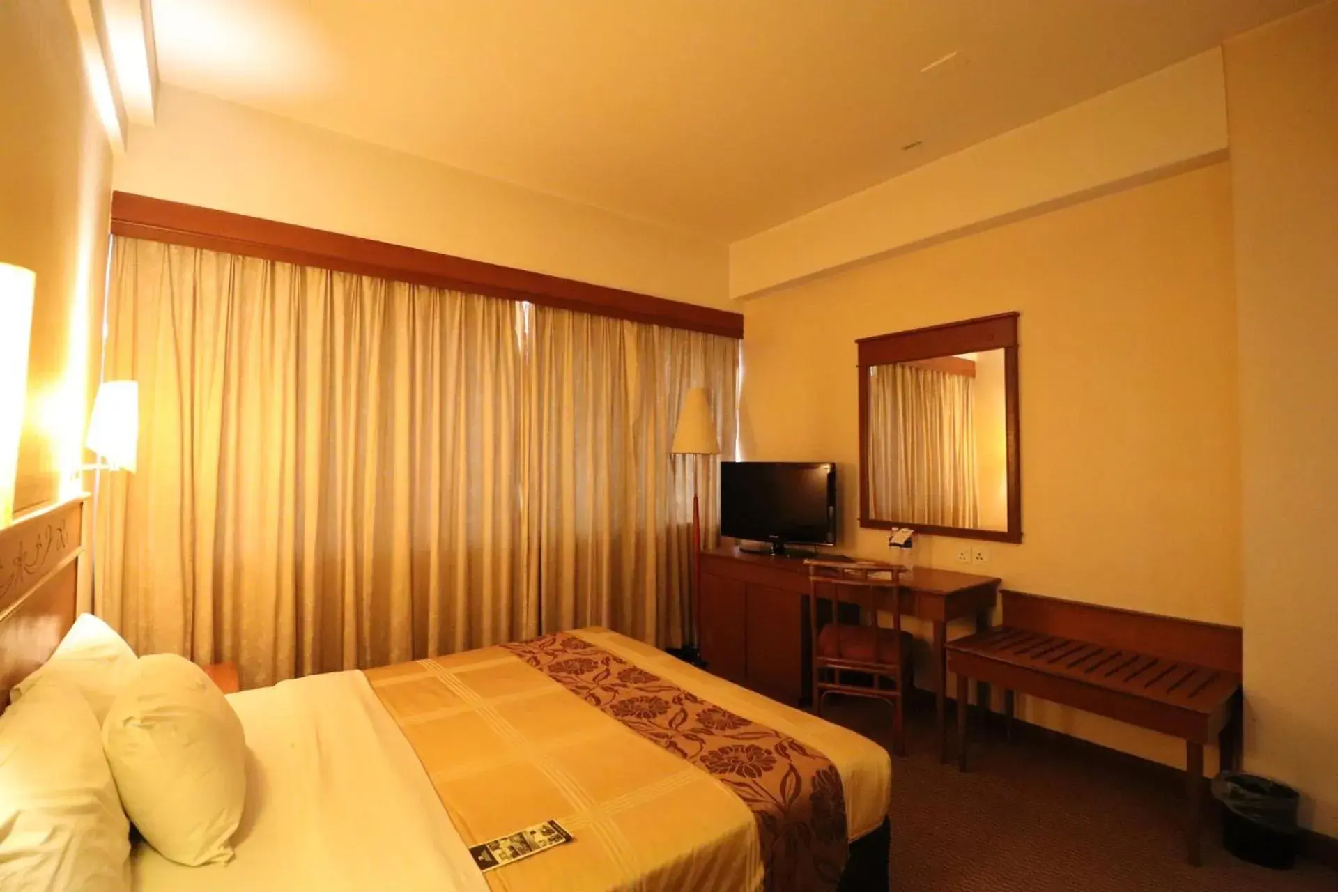 Bedroom, TV/Entertainment Center in Hotel Grand Continental Kuala Lumpur