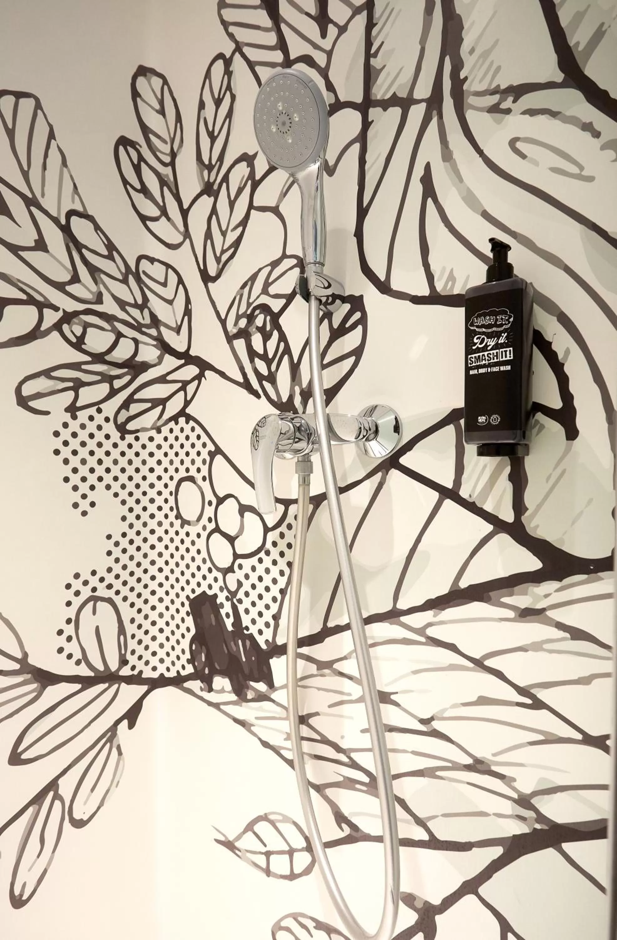 Bathroom in ibis budget Auxerre Centre