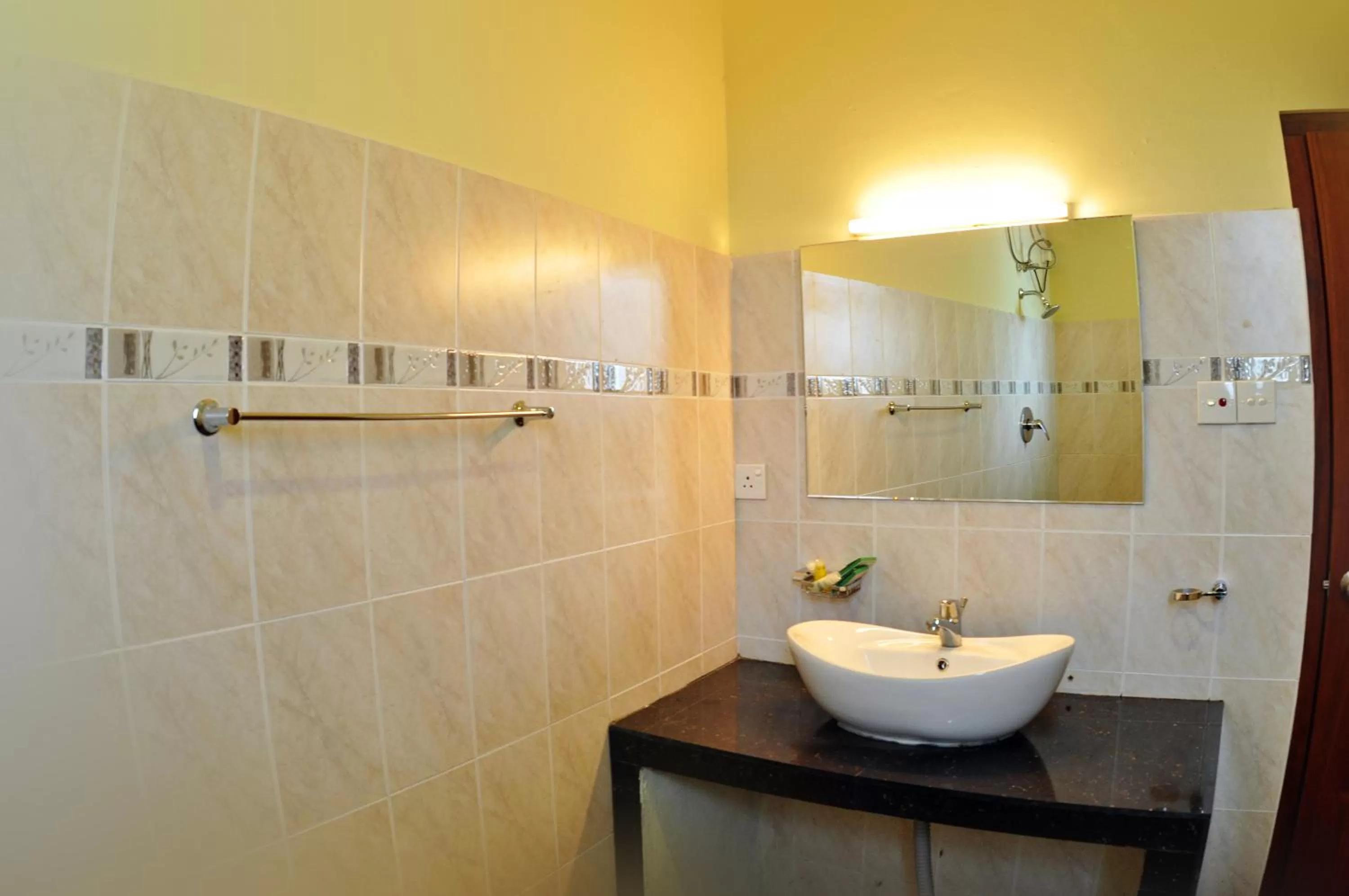 Bathroom in Kandyan View Holiday Bungalow free pickup from kandy