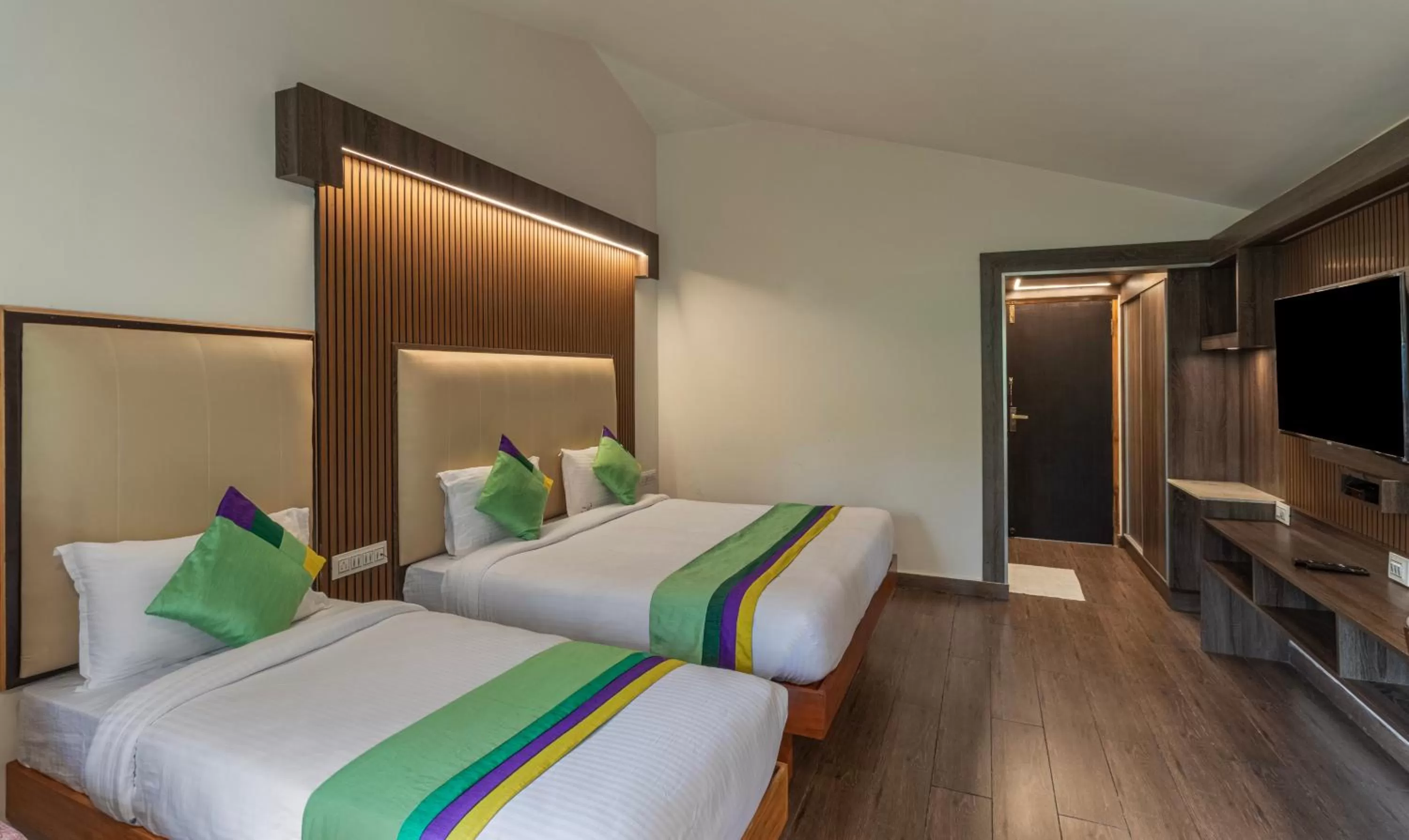 Bedroom, Bed in Treebo Kodai Kings Park, 650 M From Kodai Lake