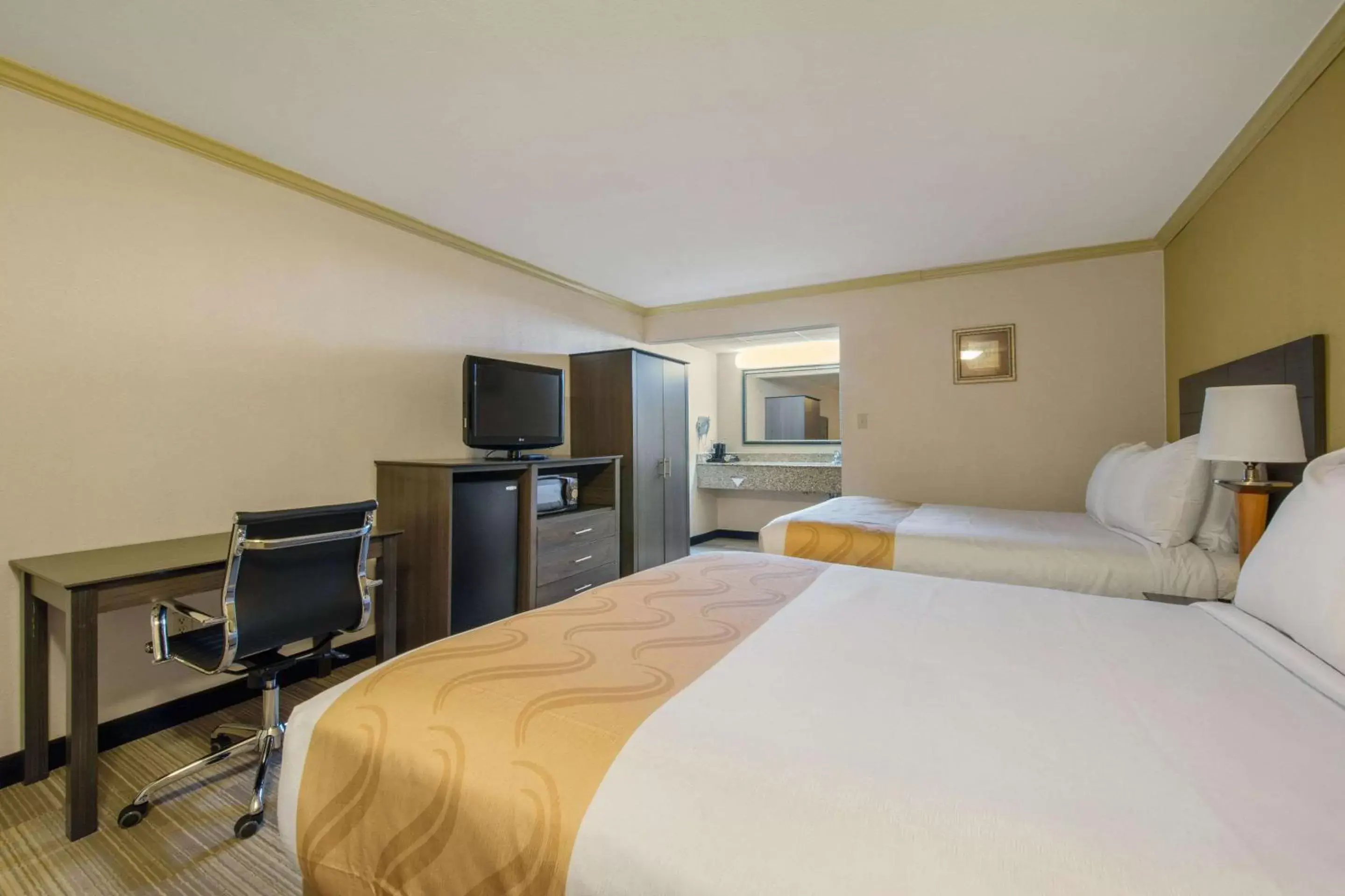Queen Room with Two Queen Beds - Non-Smoking in Hibiscus Inn & Suites Queen Room with Two Queen Beds - Non-Smoking in Hibiscus Inn & Suites