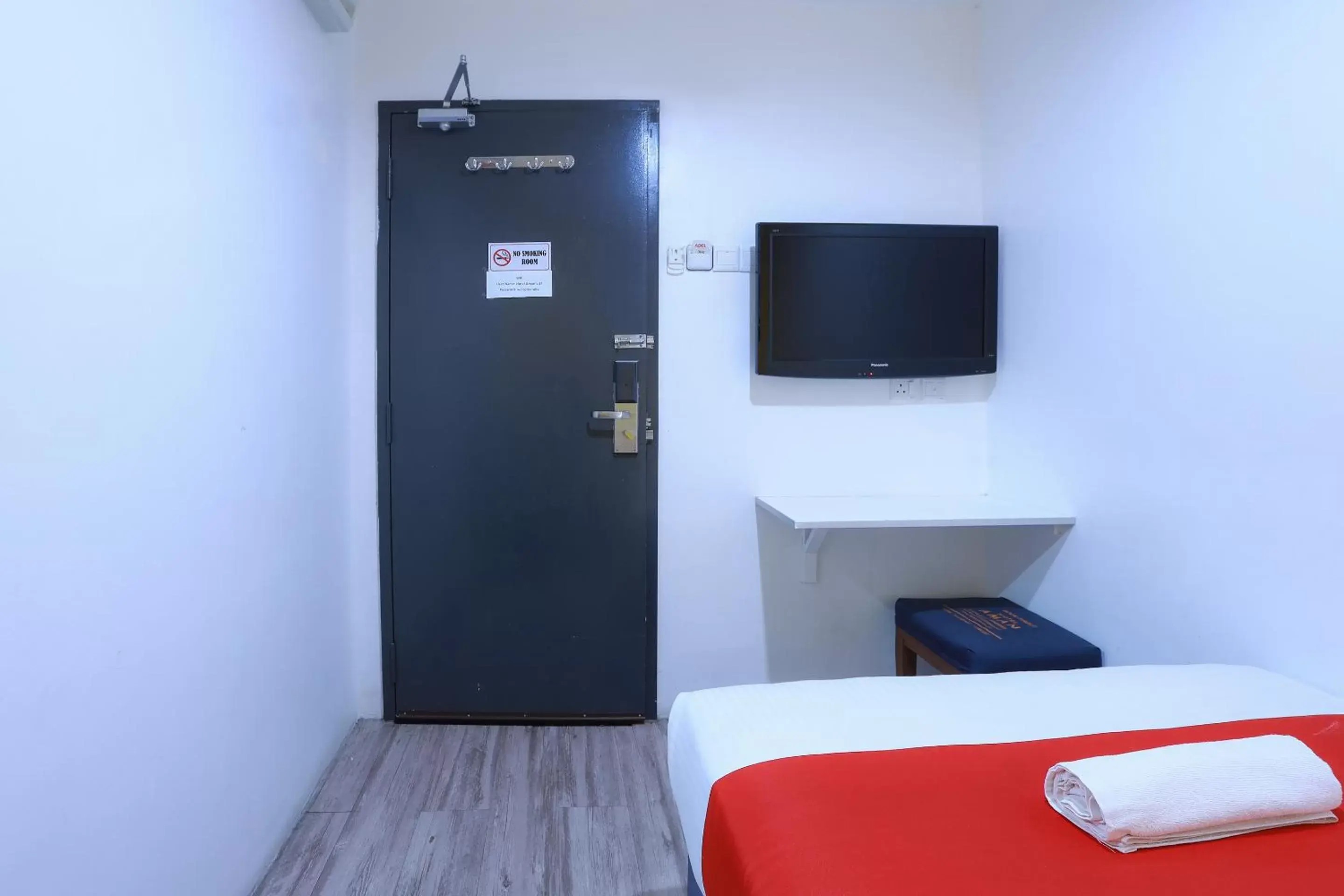 Bedroom, TV/Entertainment Center in Hotel Aman- Nilai & KLIA