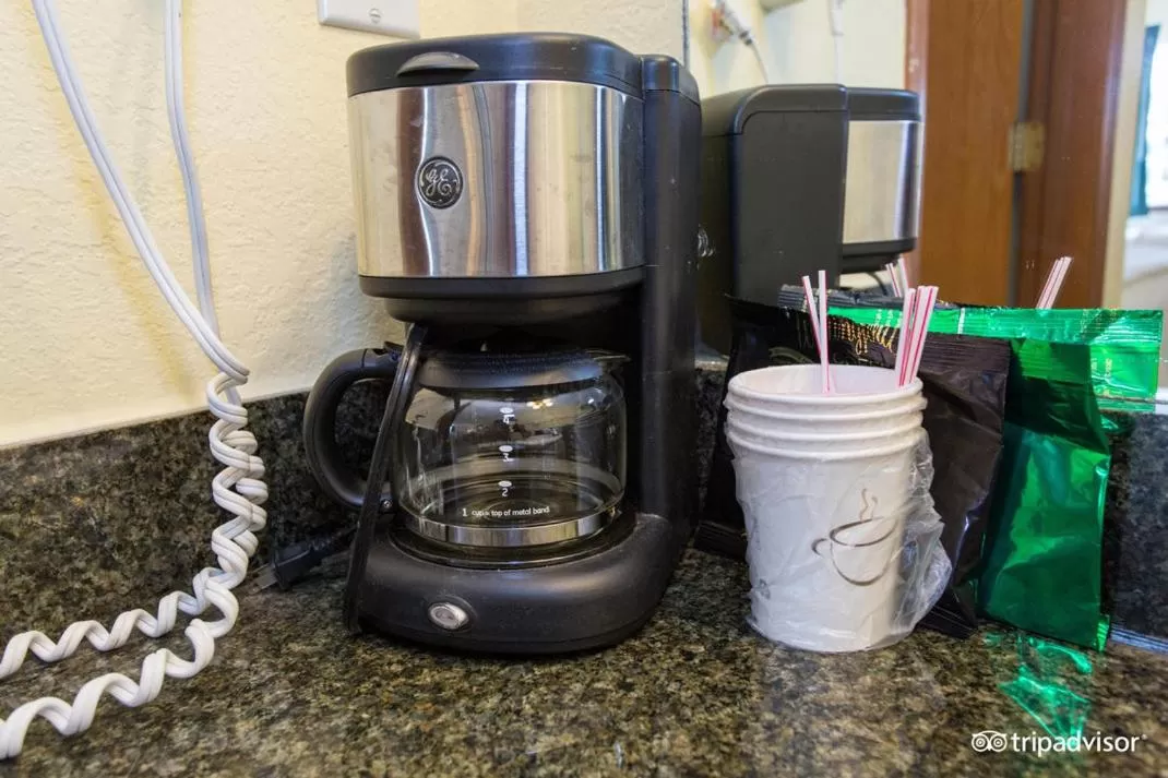 Coffee/tea facilities in Seven Gables Inn