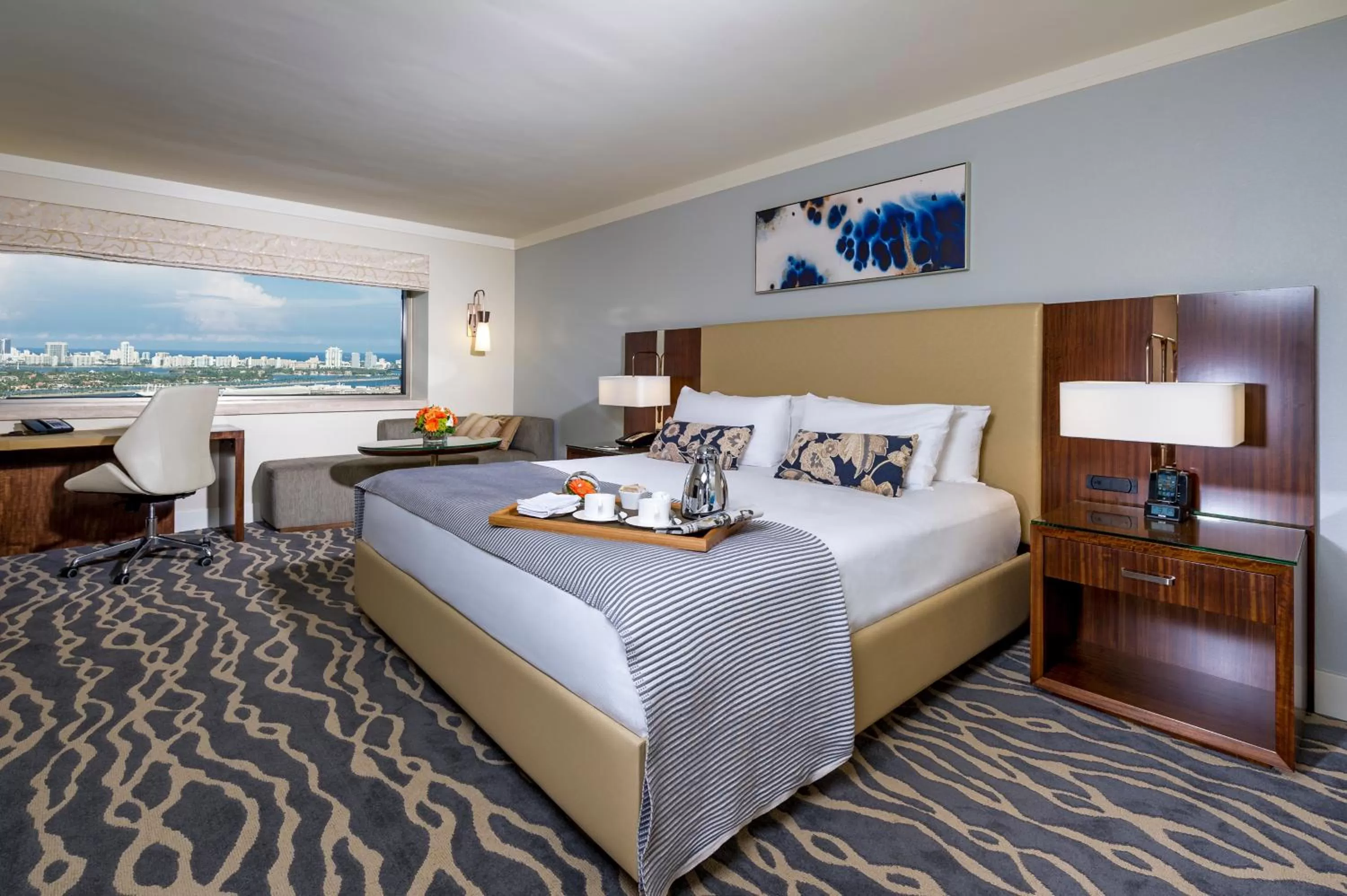 Photo of the whole room, Bed in InterContinental Miami by IHG