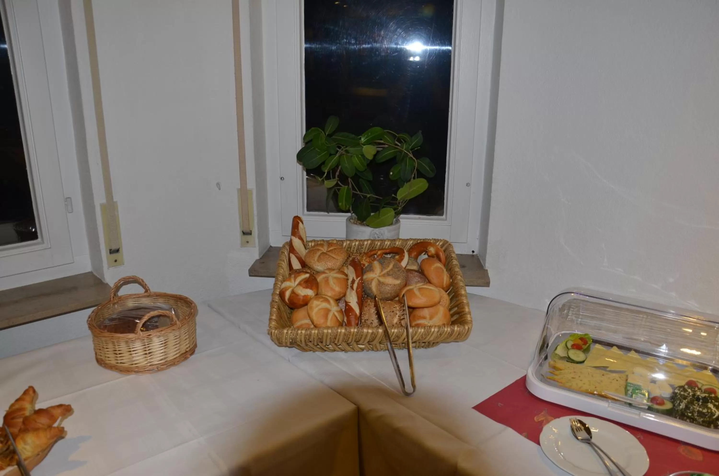 Restaurant/places to eat, Food in Hotel Ortel