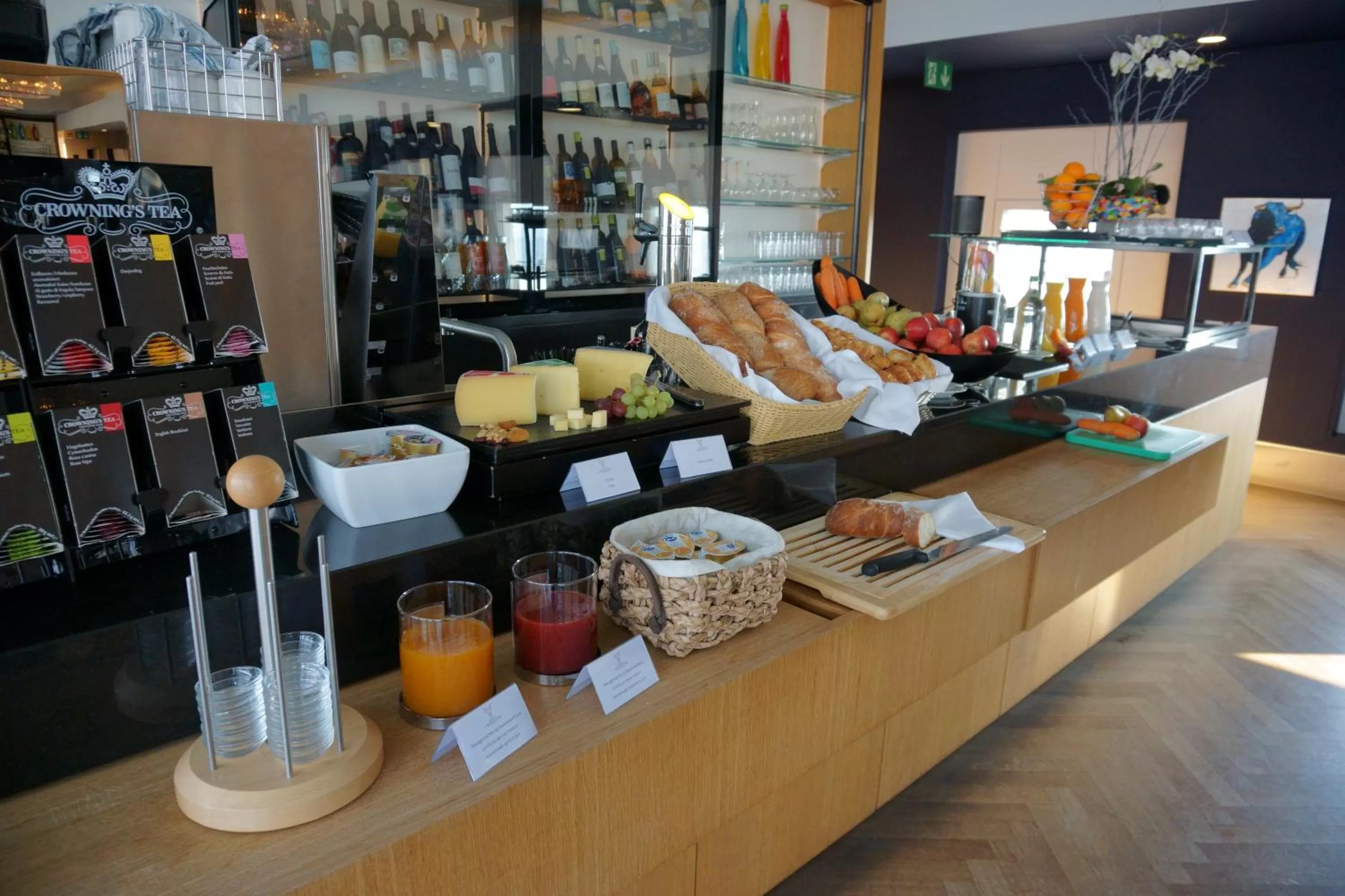 Food and drinks in GLANDON Rooms Elite