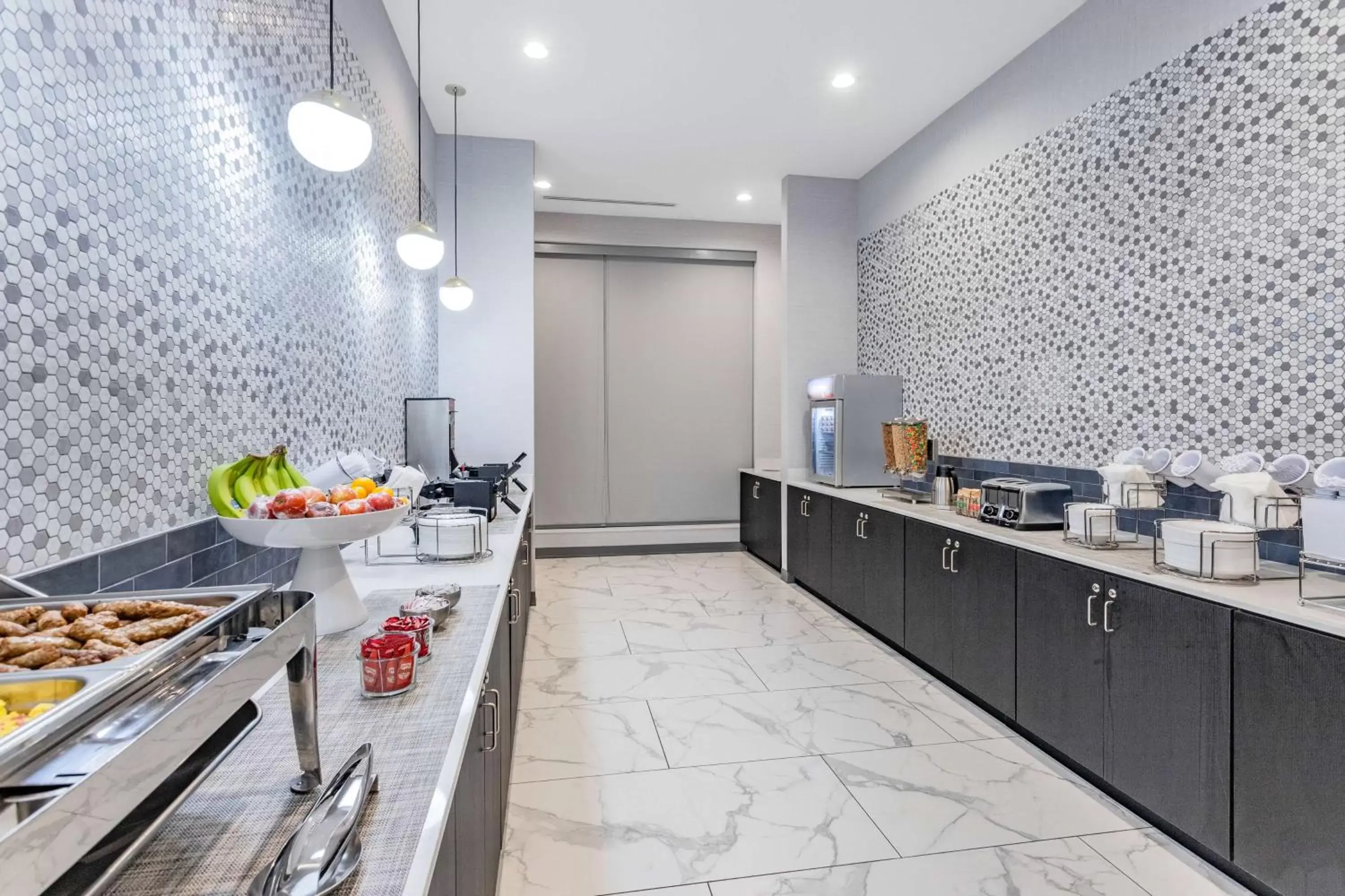 Breakfast in LaQuinta Suites by Wyndham South Bend Notre Dame Area Breakfast in LaQuinta Suites by Wyndham South Bend Notre Dame Area