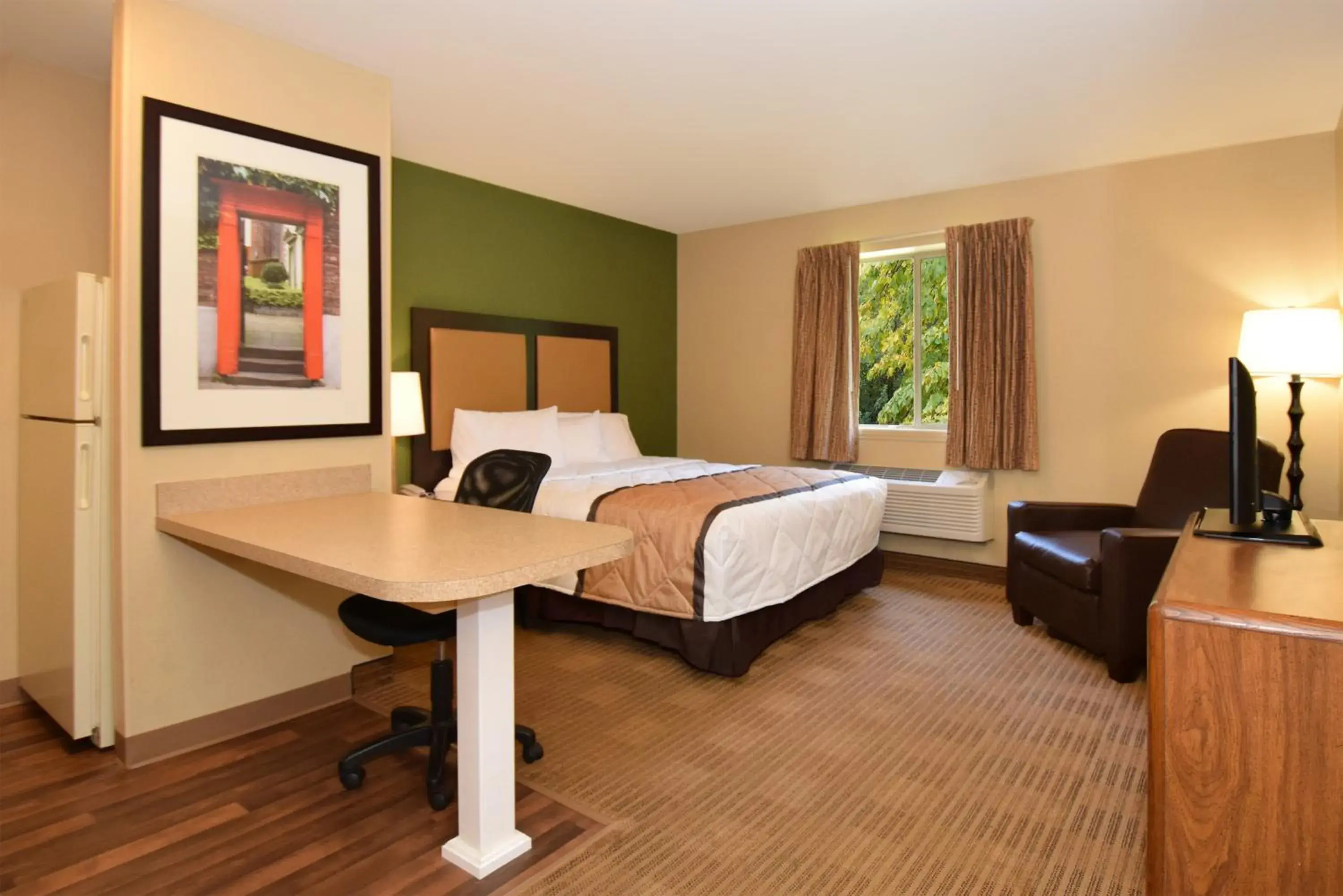 TV and multimedia in Extended Stay America Suites - Akron - Copley - West