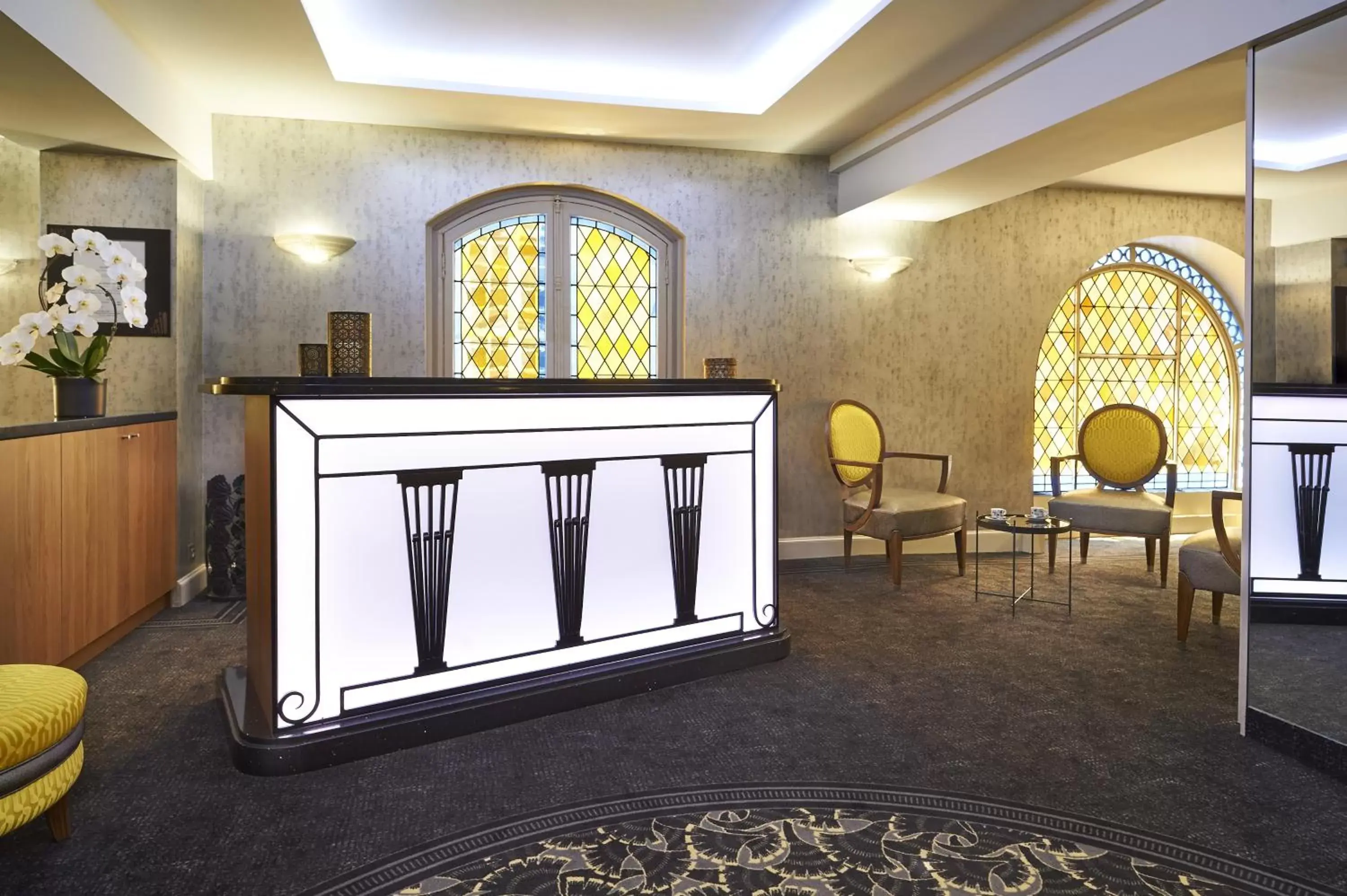 Nightclub / DJ, Lobby/Reception in Best Western Premier HBEO Bordeaux Centre