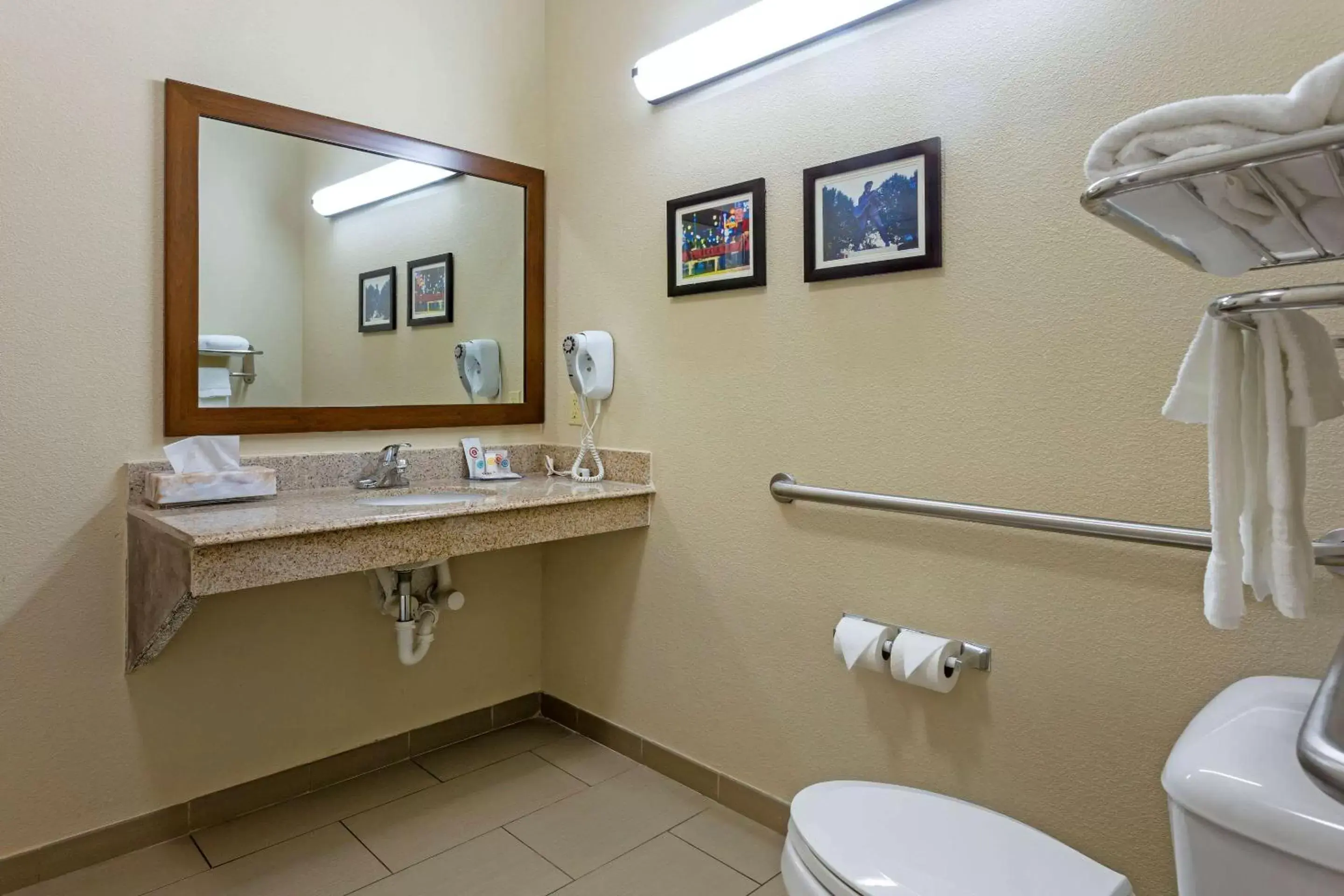 Bathroom in Comfort Inn Marion