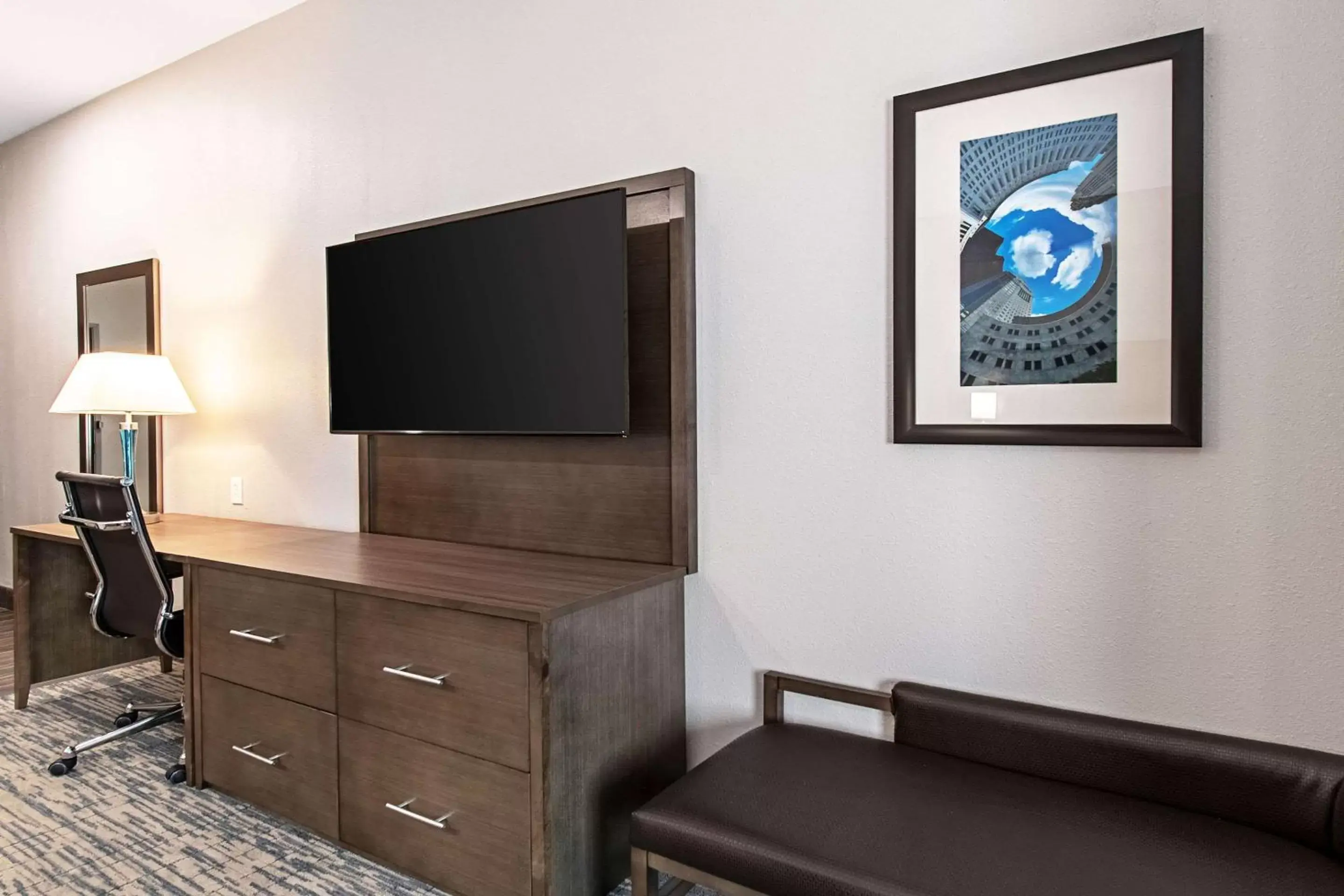 Photo of the whole room, TV/Entertainment Center in Comfort Suites Grove City - Columbus South