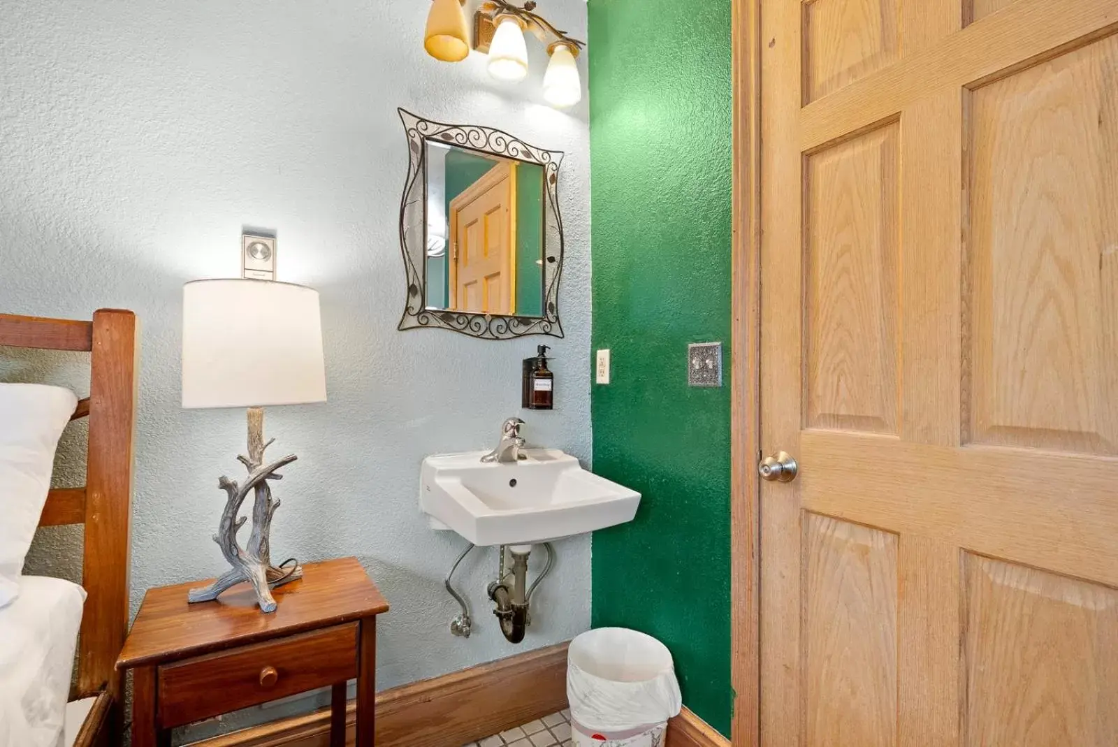 Bedroom in Qupqugiaq Inn Bedroom in Qupqugiaq Inn