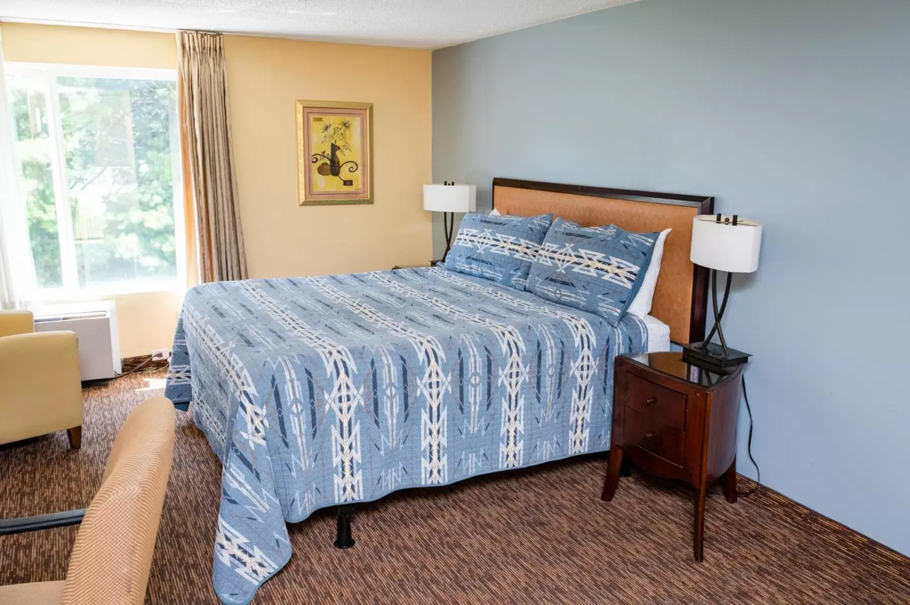 Bed in Columbia Gorge Inn