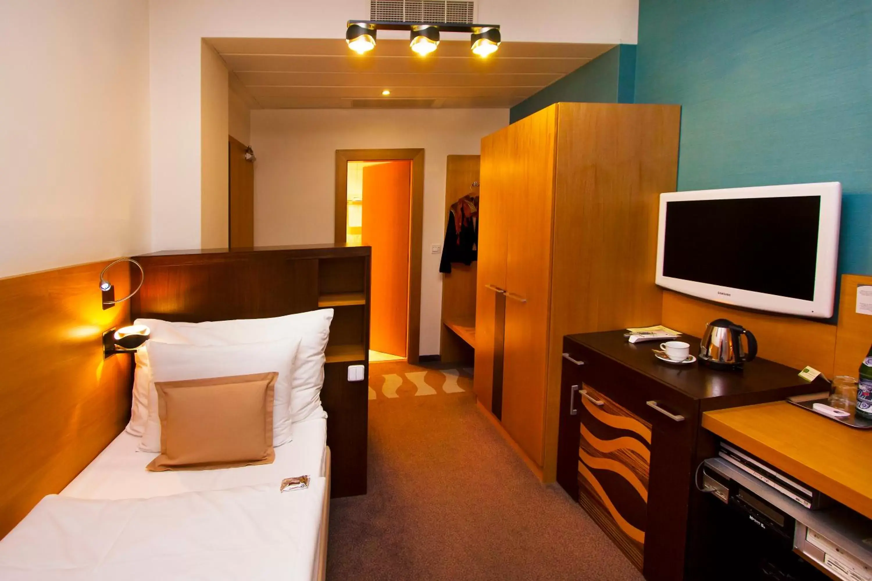 Photo of the whole room, Bed in Danubia Gate Hotel Photo of the whole room, Bed in Danubia Gate Hotel